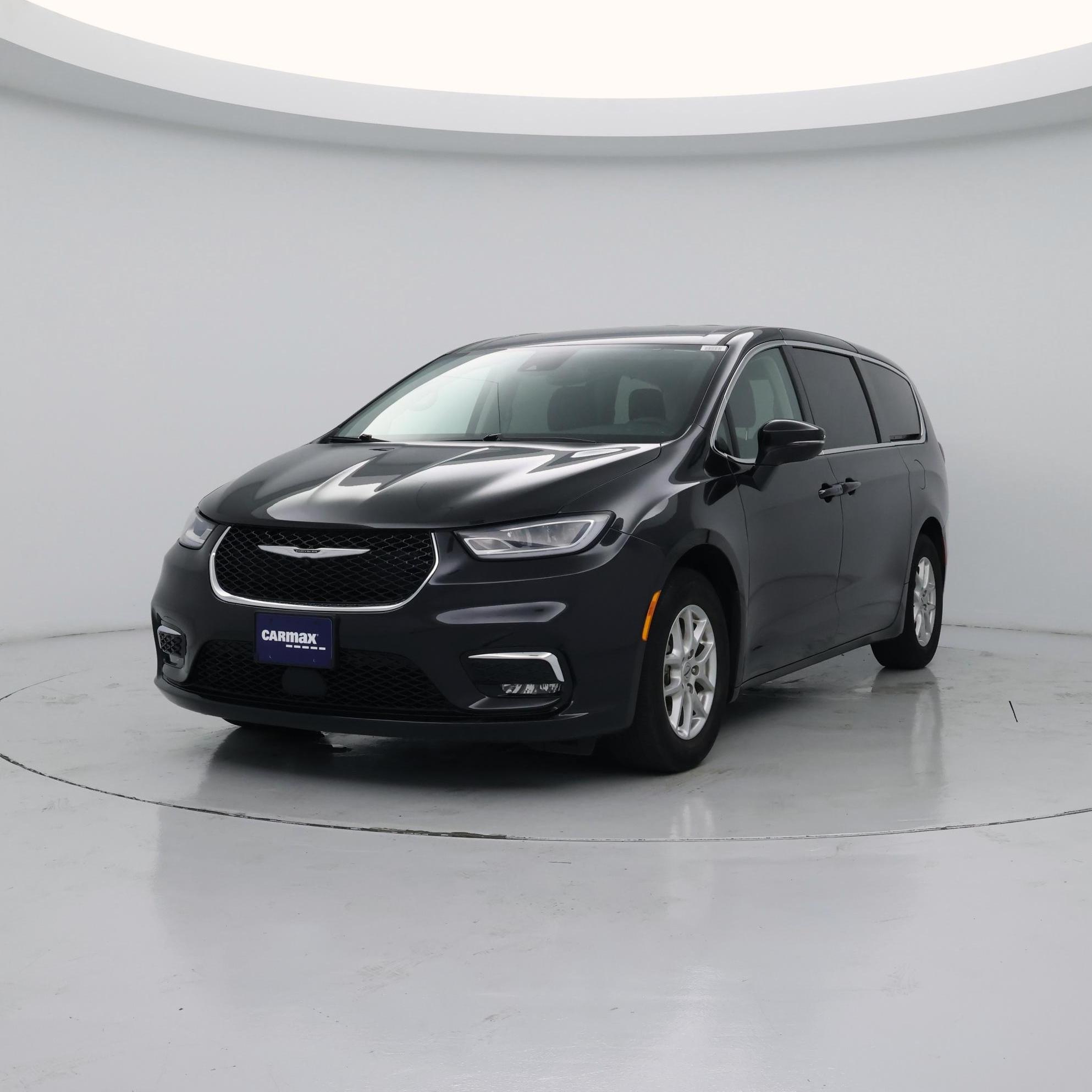 Thumbnail: 2023 Chrysler Pacifica - 4