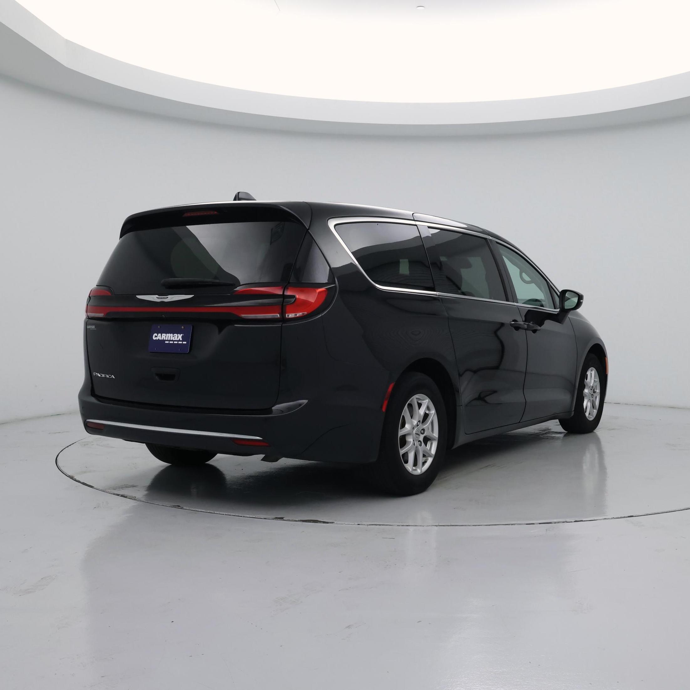 Thumbnail: 2023 Chrysler Pacifica - 8