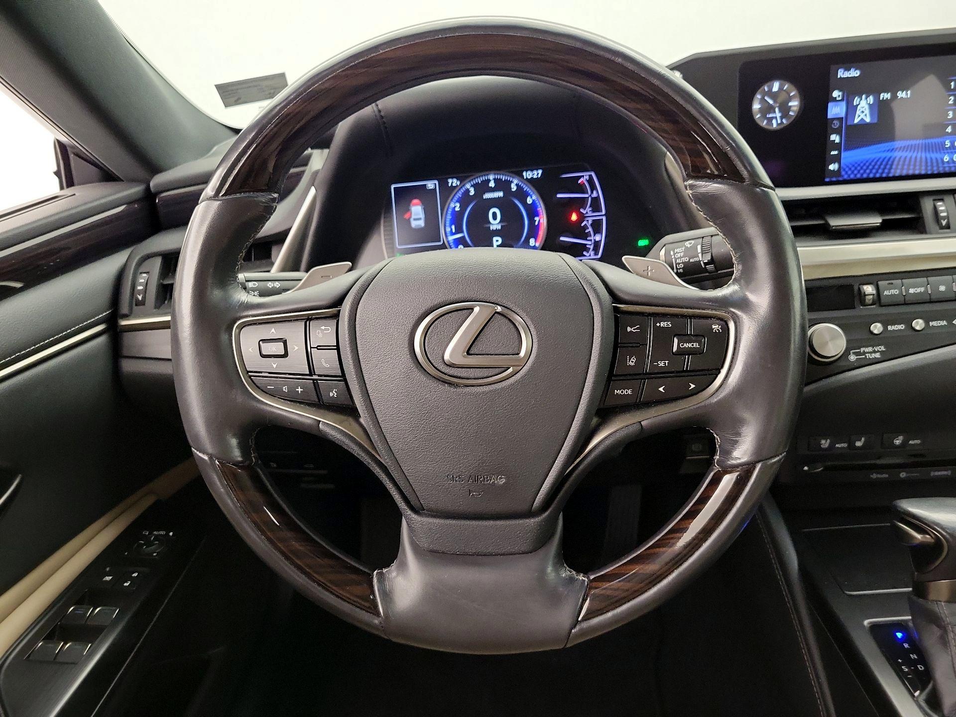 Thumbnail: 2021 Lexus ES - 10