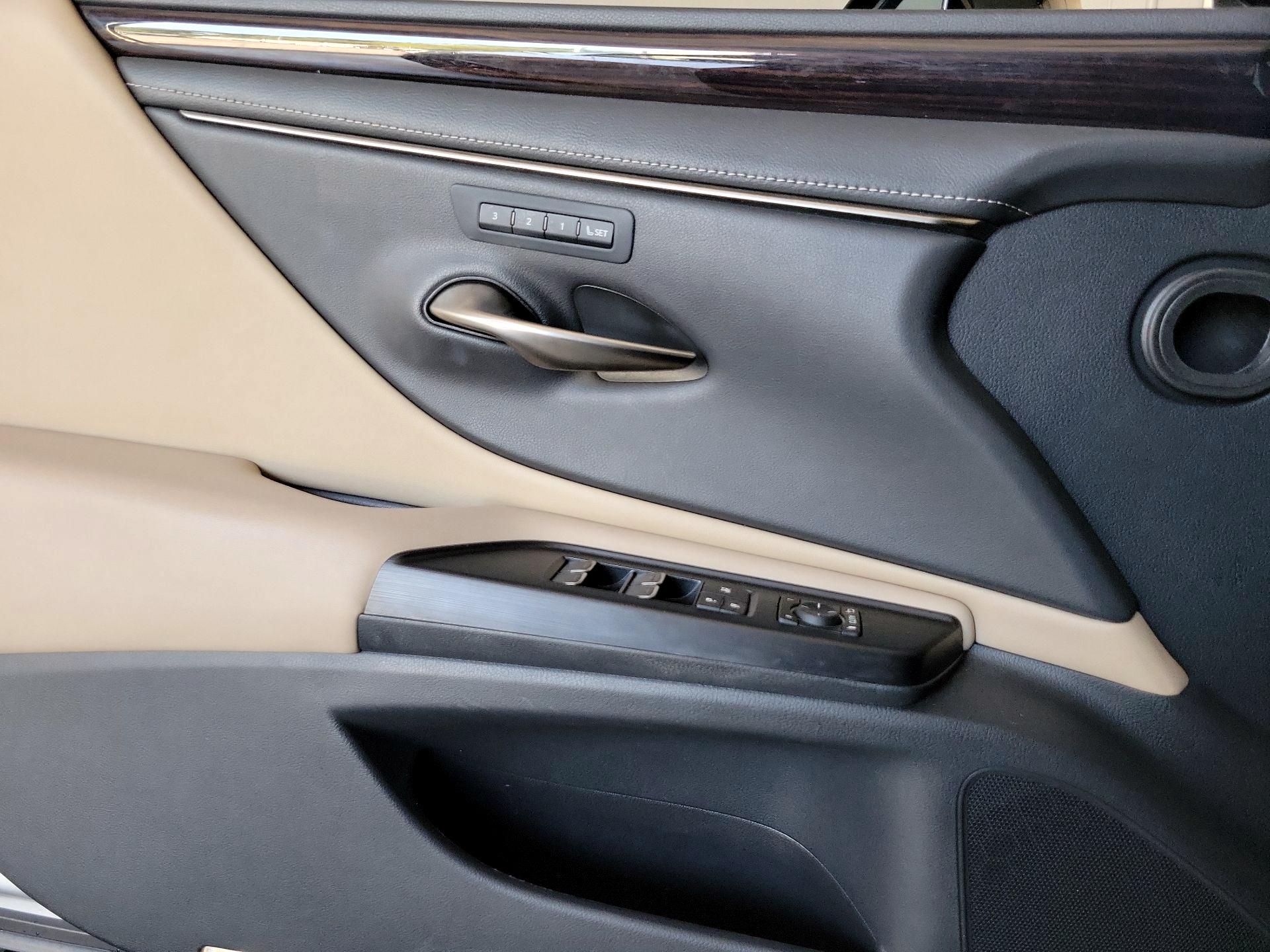Thumbnail: 2021 Lexus ES - 12