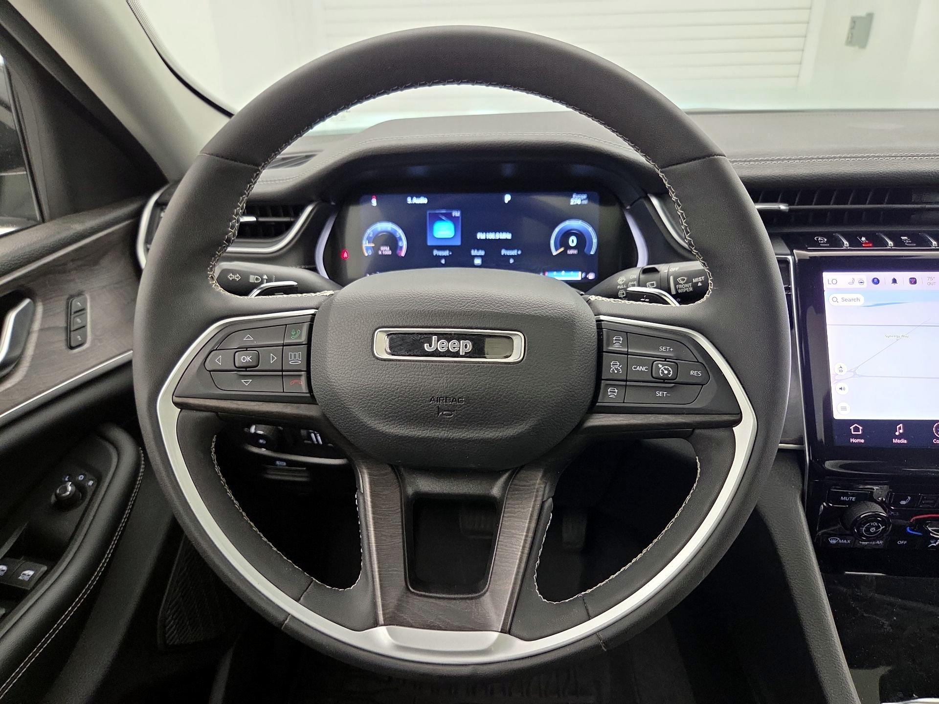Thumbnail: 2023 Jeep Grand Cherokee - 10