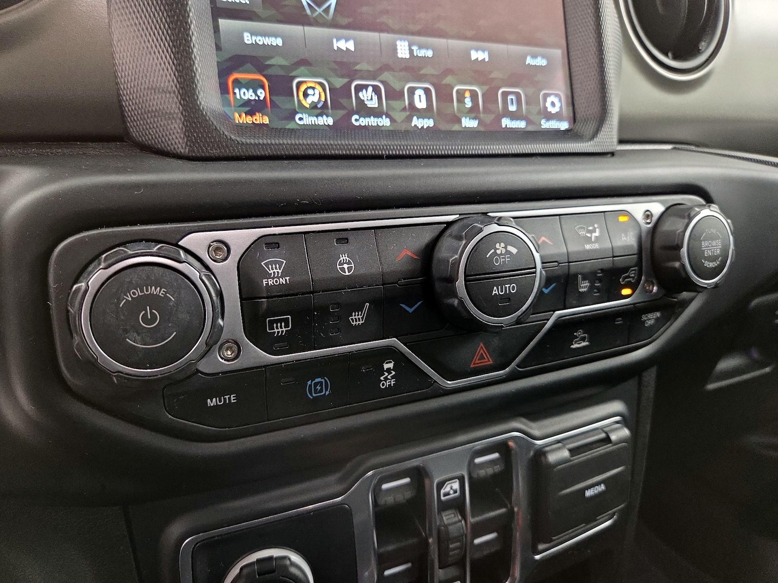 2023 Jeep Wrangler 4xe Willys 4XE - Photo 18