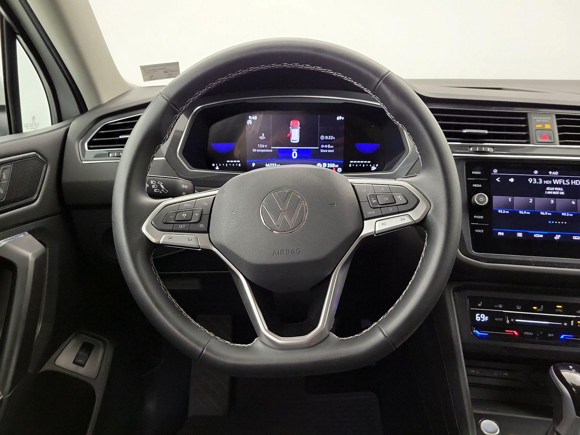 Thumbnail: 2023 Volkswagen Tiguan - 10