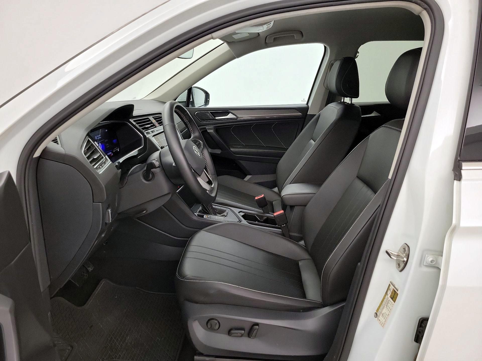 Thumbnail: 2023 Volkswagen Tiguan - 11