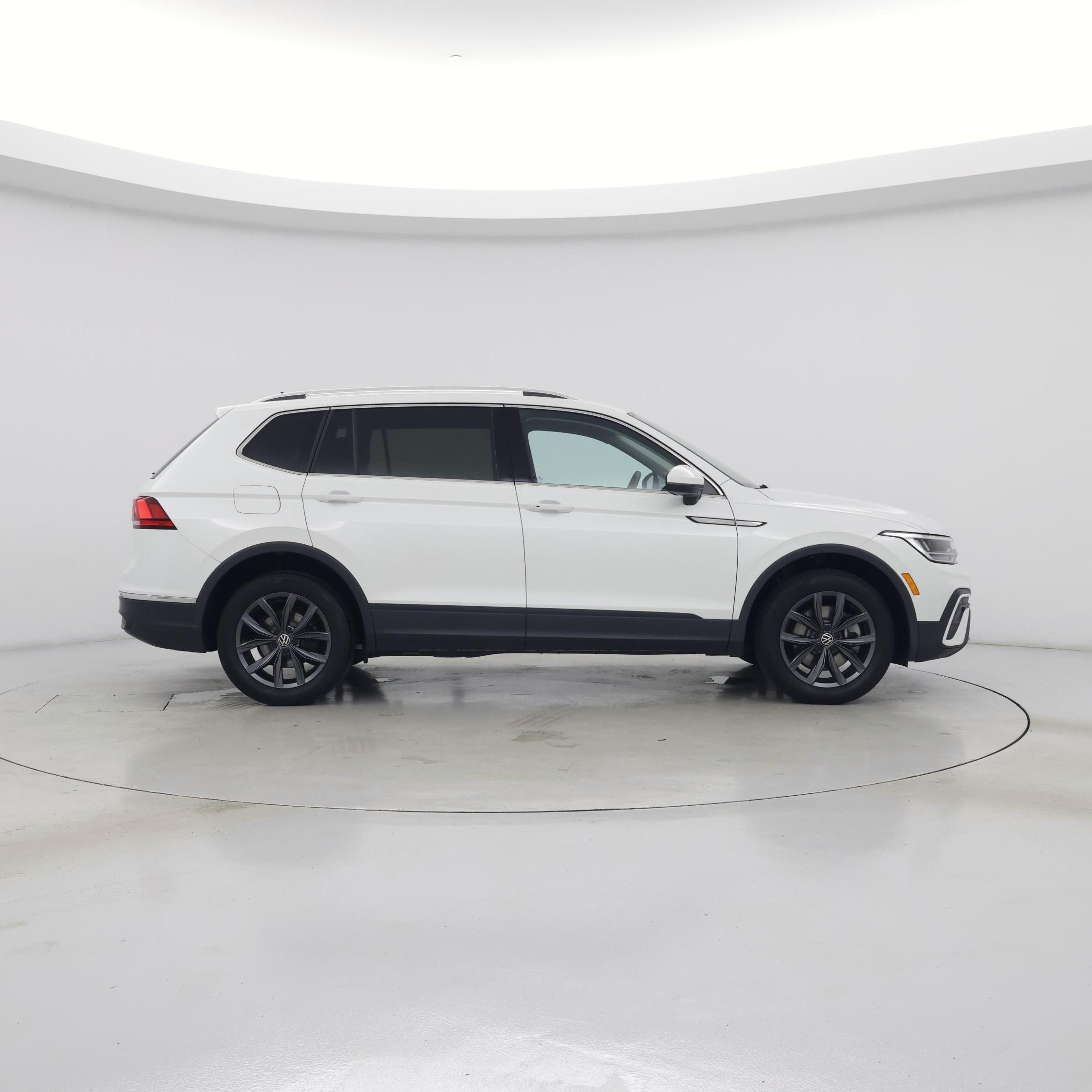 Thumbnail: 2023 Volkswagen Tiguan - 7