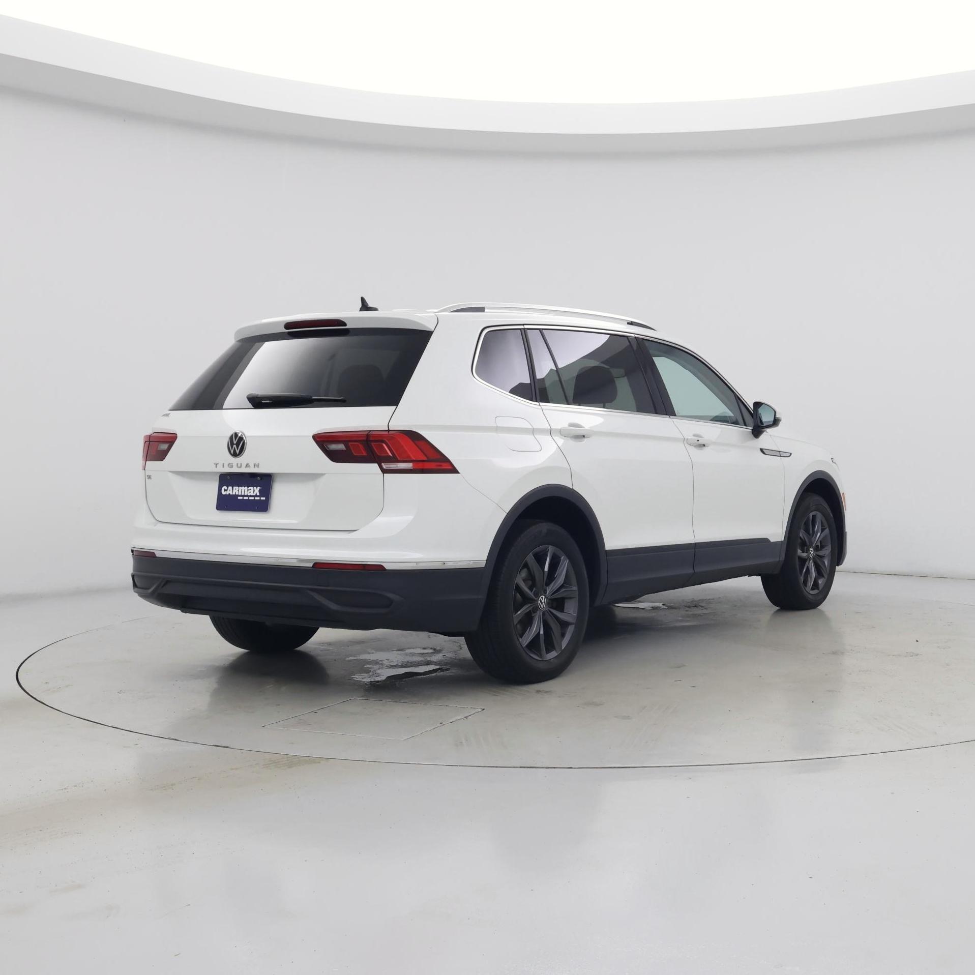 Thumbnail: 2023 Volkswagen Tiguan - 8