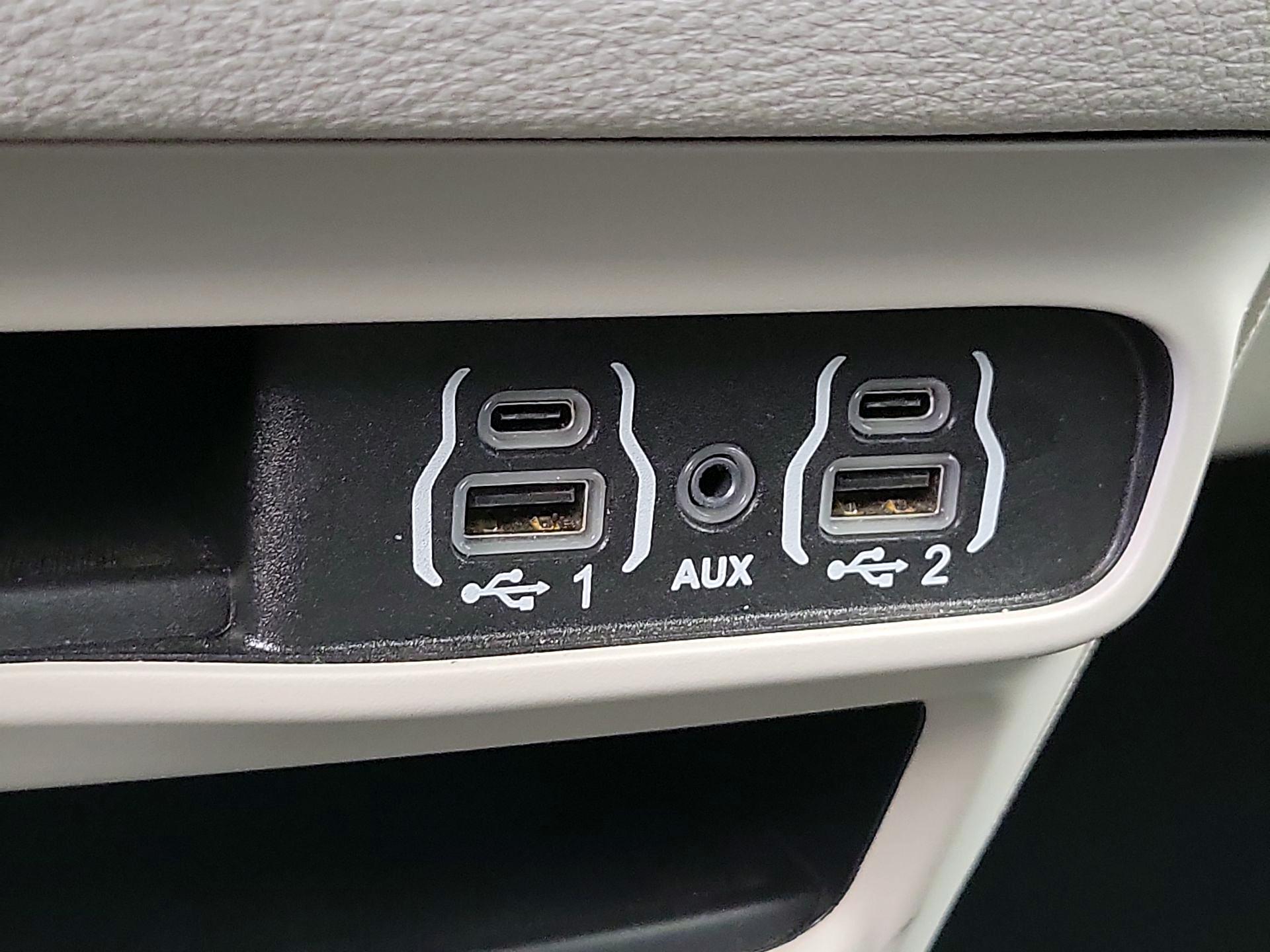 Thumbnail: 2024 Chrysler Pacifica - 19