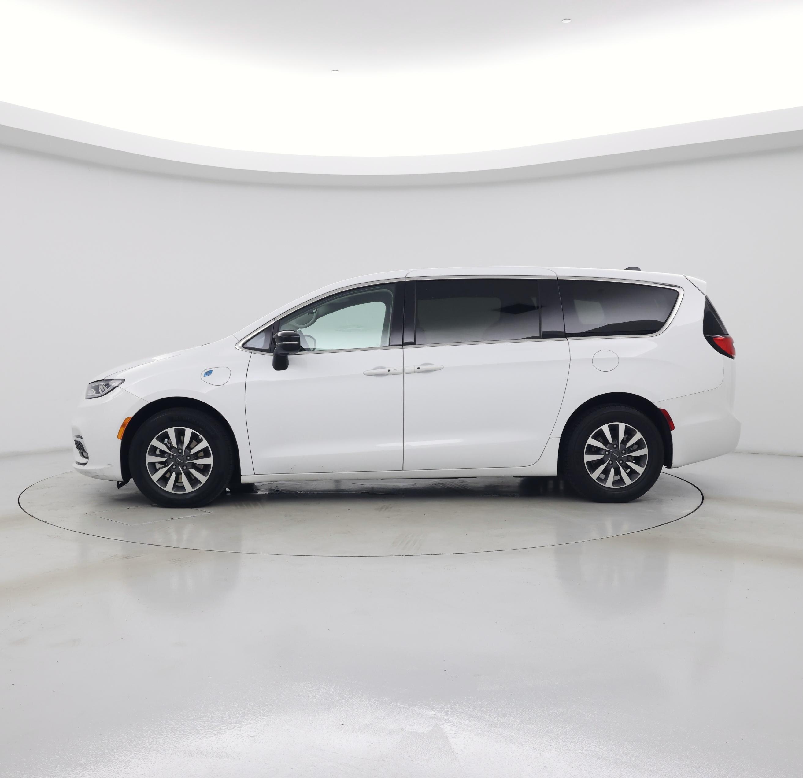 Thumbnail: 2024 Chrysler Pacifica - 3