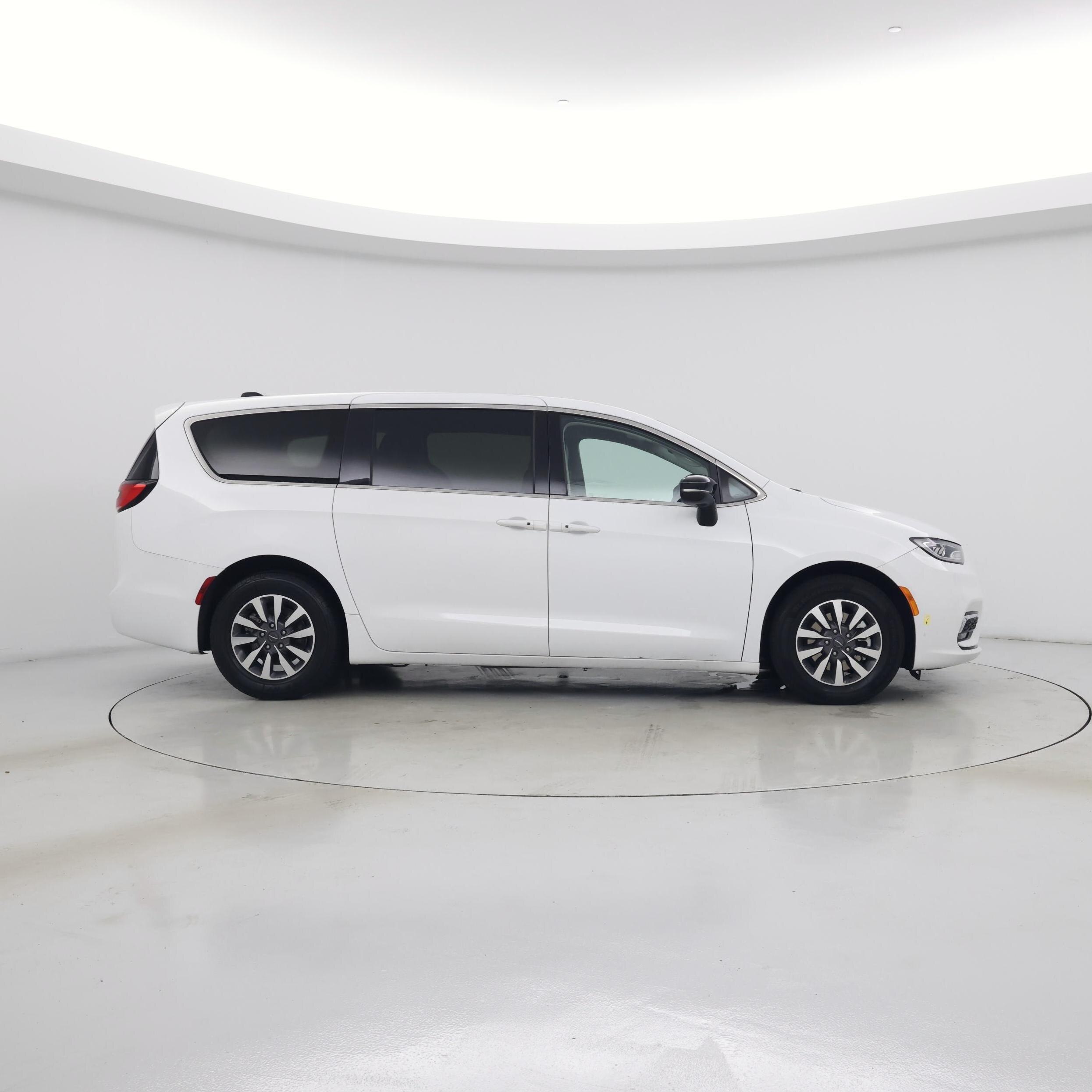 Thumbnail: 2024 Chrysler Pacifica - 7