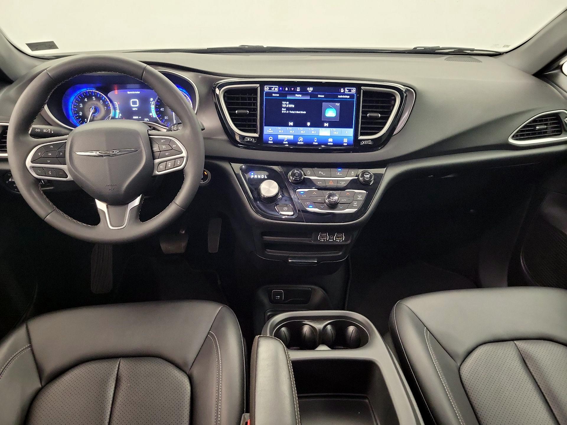 Thumbnail: 2025 Chrysler Pacifica - 9