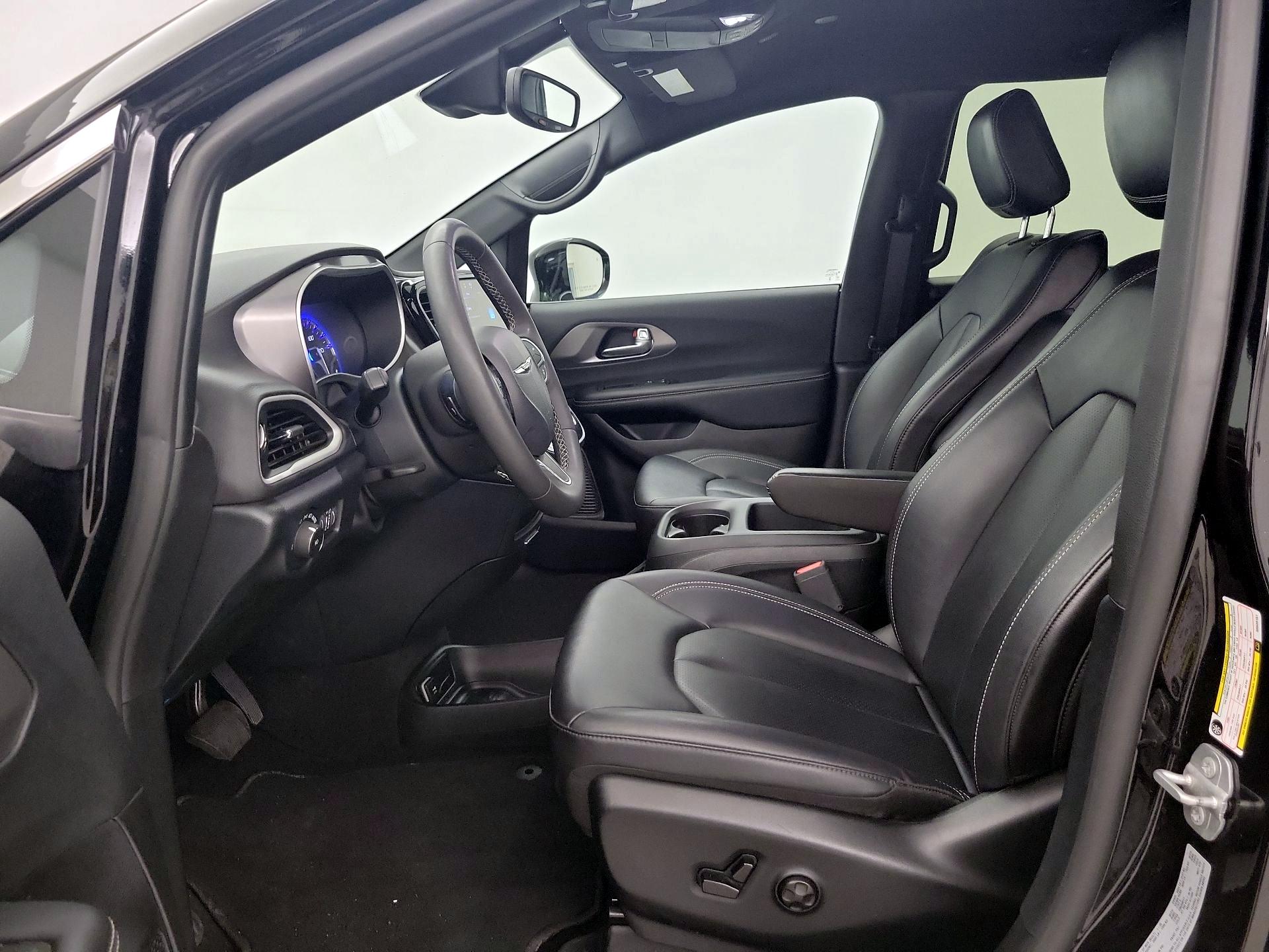 Thumbnail: 2025 Chrysler Pacifica - 11