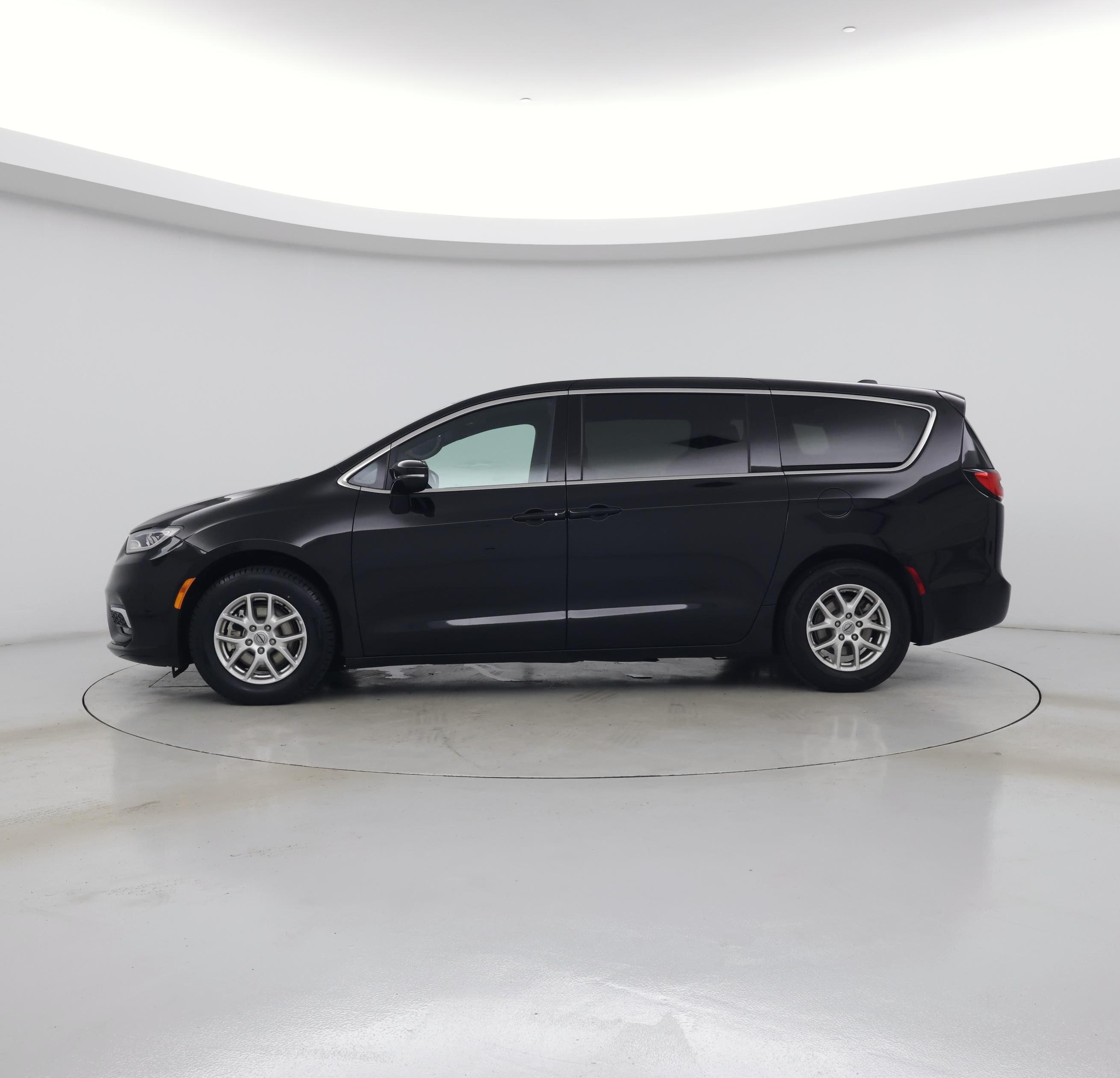 Thumbnail: 2025 Chrysler Pacifica - 3