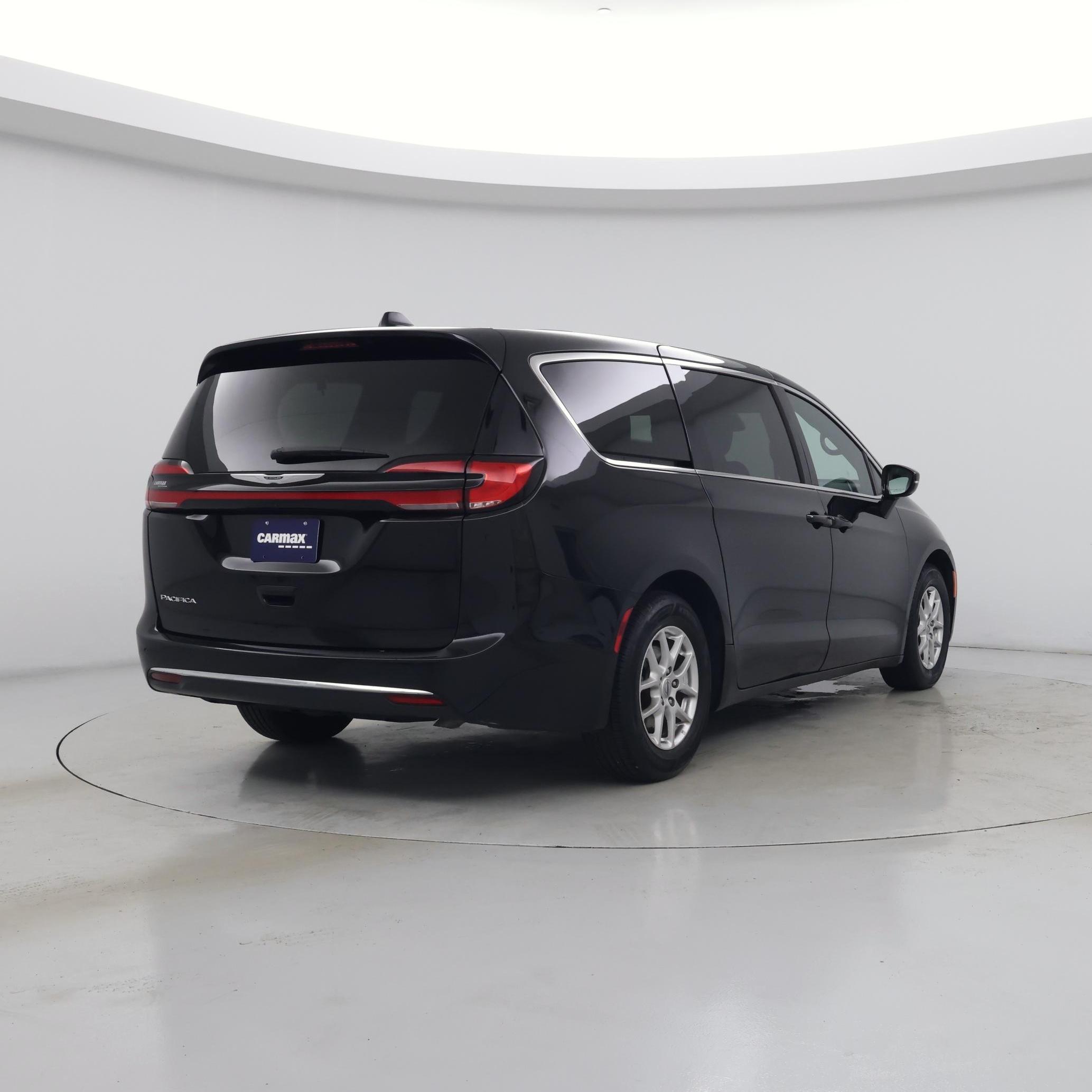 Thumbnail: 2025 Chrysler Pacifica - 8