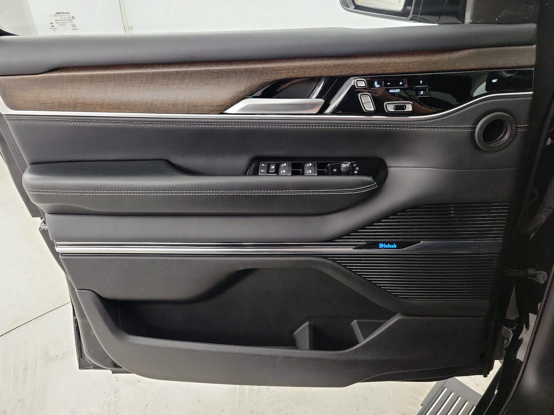 Thumbnail: 2024 Jeep Grand Wagoneer L - 12