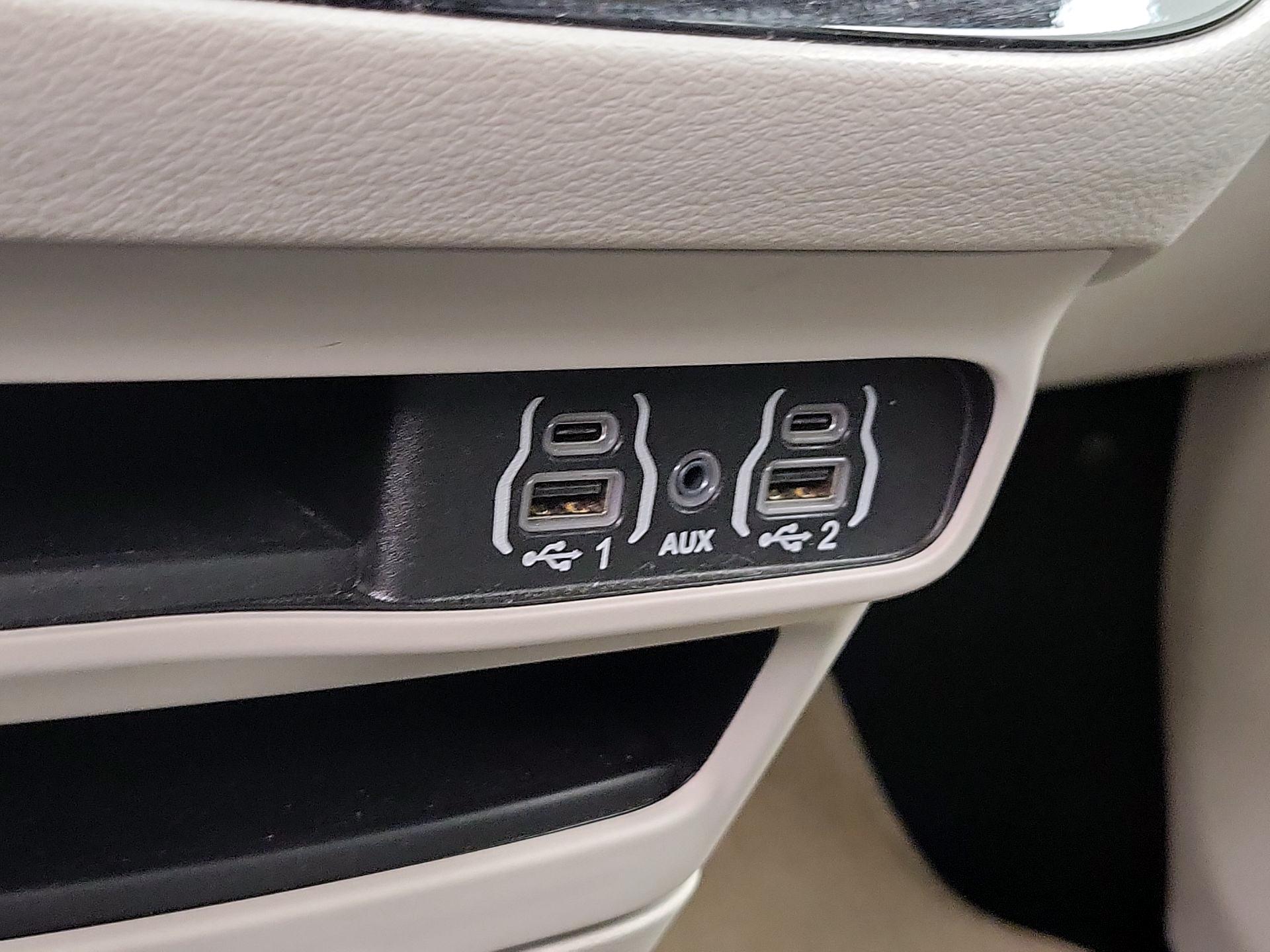 Thumbnail: 2024 Chrysler Pacifica - 18