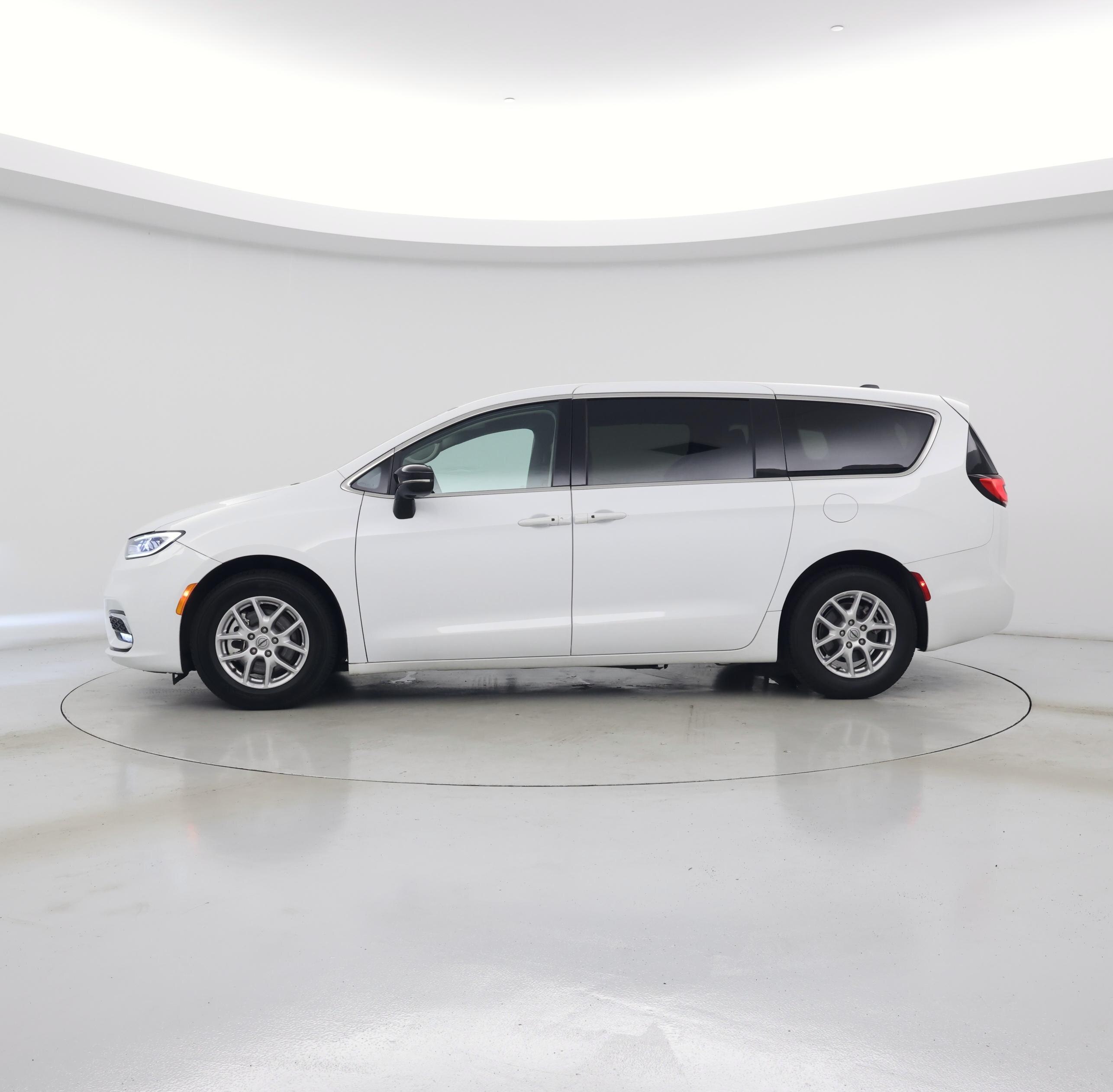 Thumbnail: 2024 Chrysler Pacifica - 3