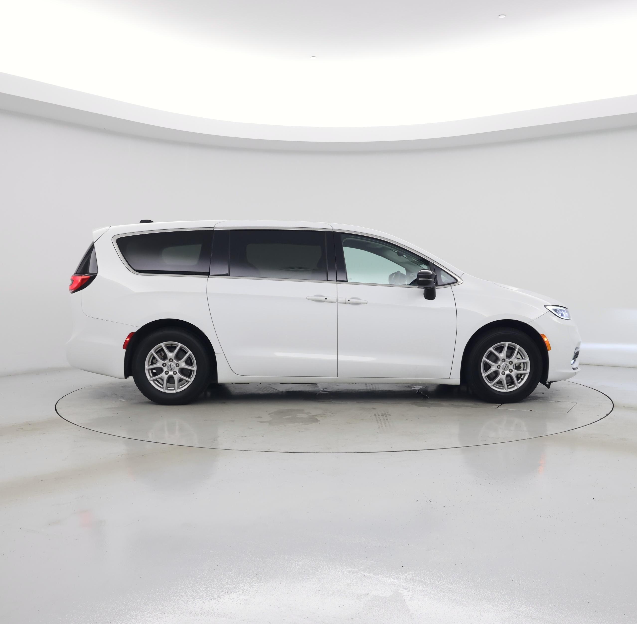 Thumbnail: 2024 Chrysler Pacifica - 7