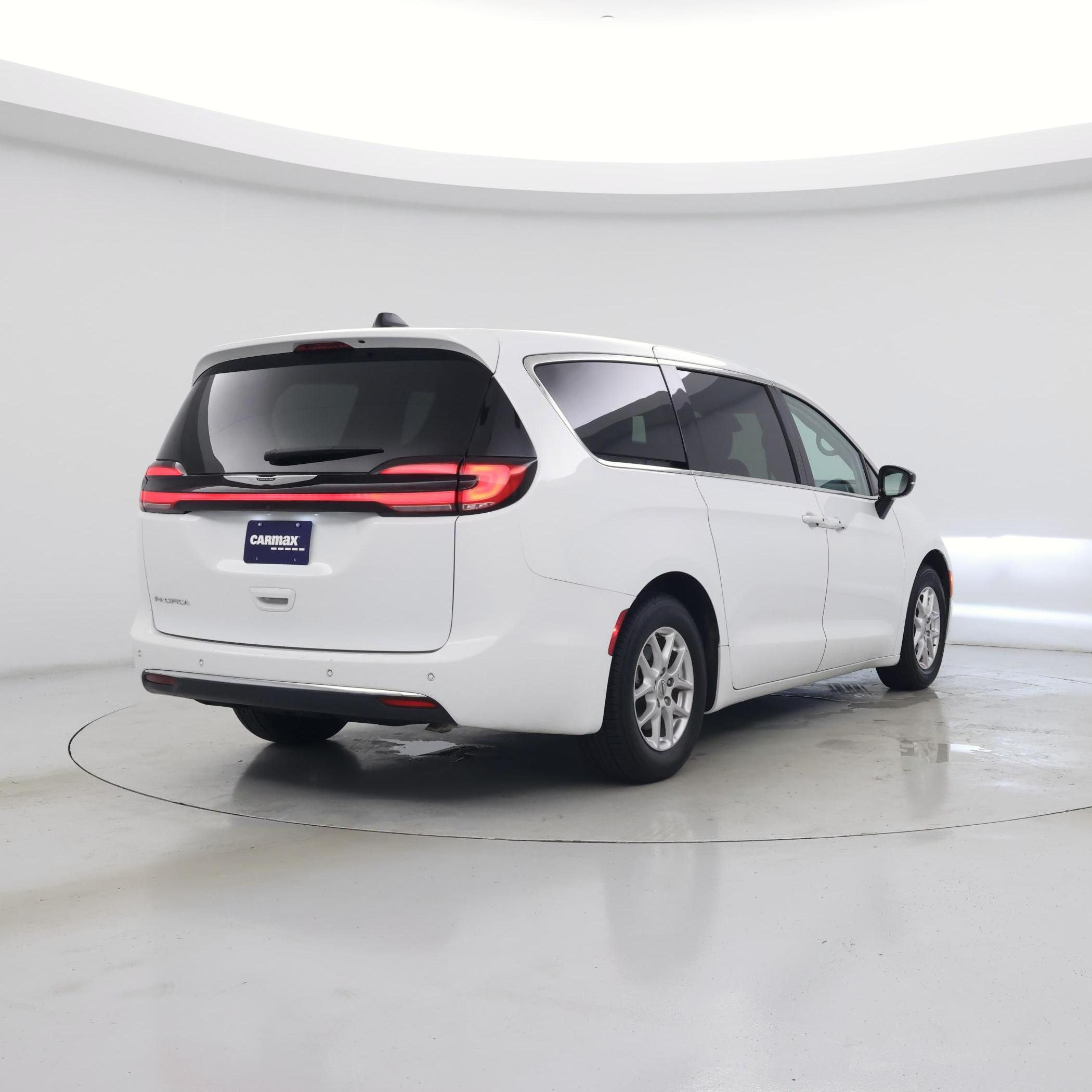 Thumbnail: 2024 Chrysler Pacifica - 8