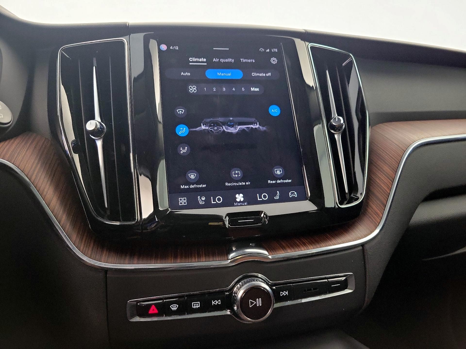 Thumbnail: 2024 Volvo XC60 - 17