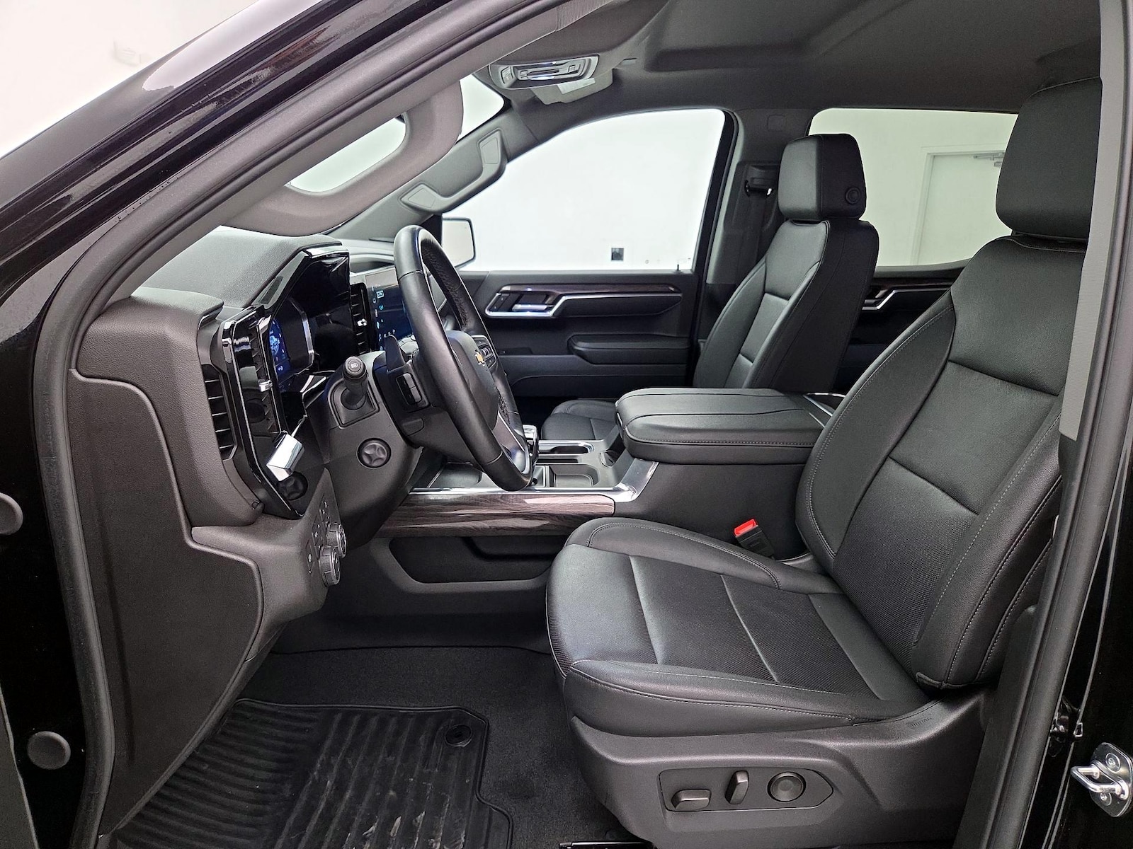 2025 Chevrolet Silverado 1500 LTZ - Photo 12