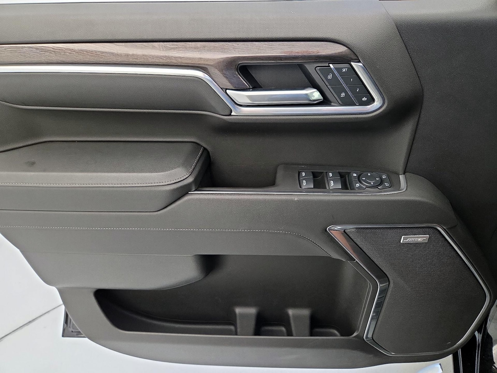2025 Chevrolet Silverado 1500 LTZ - Photo 13