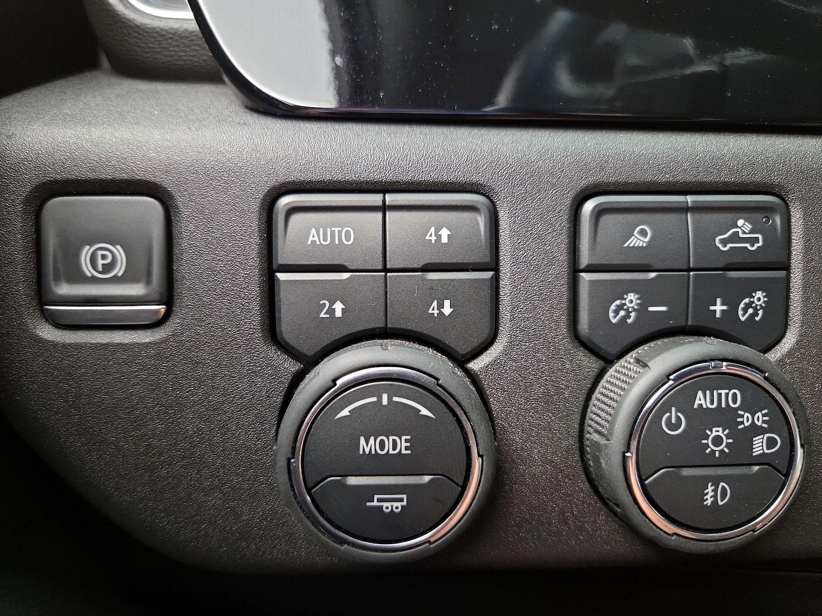 2025 Chevrolet Silverado 1500 LTZ - Photo 14