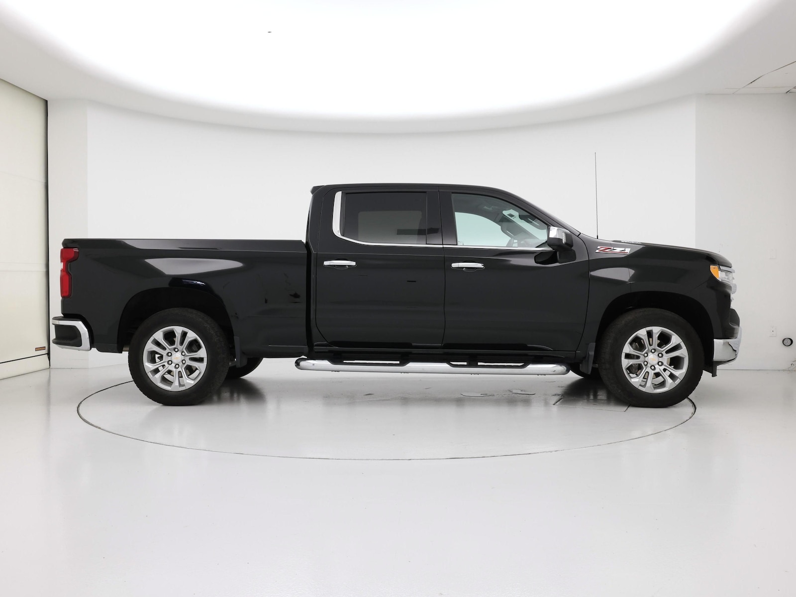 2025 Chevrolet Silverado 1500 LTZ - Photo 8