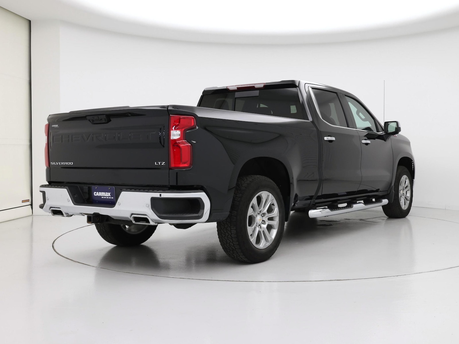 2025 Chevrolet Silverado 1500 LTZ - Photo 9