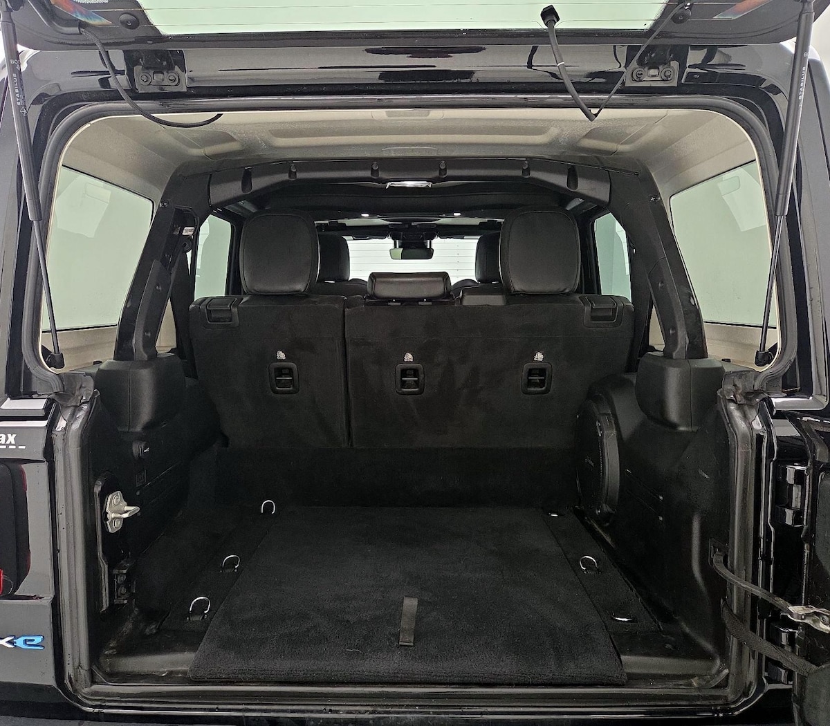 Trunk/Cargo (Seats Up)