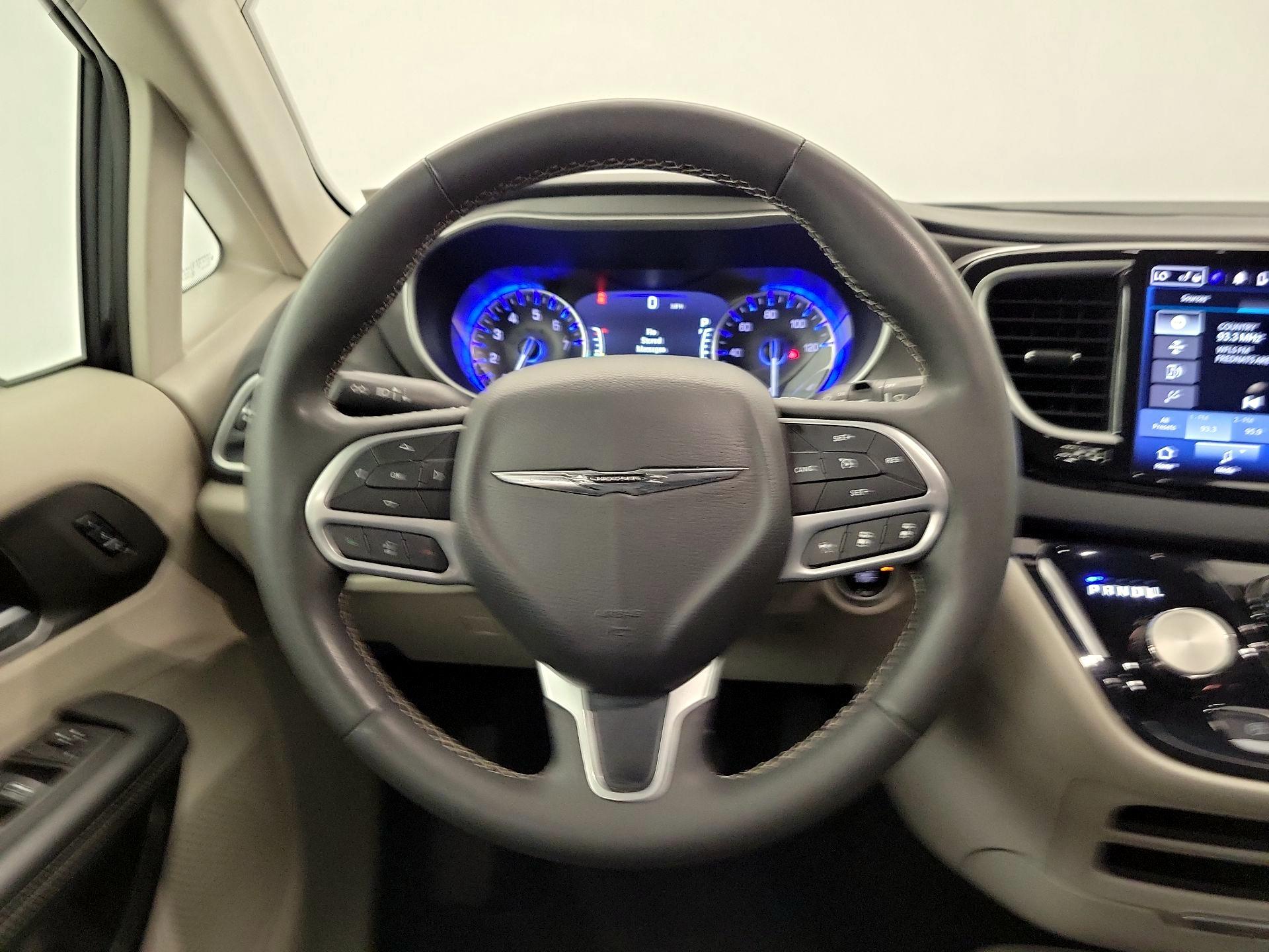 Thumbnail: 2024 Chrysler Pacifica - 10