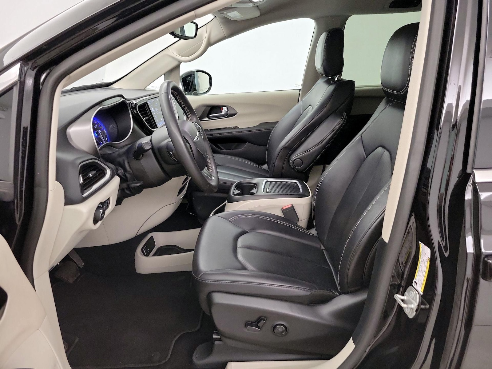 2024 Chrysler Pacifica Touring L - Photo 12
