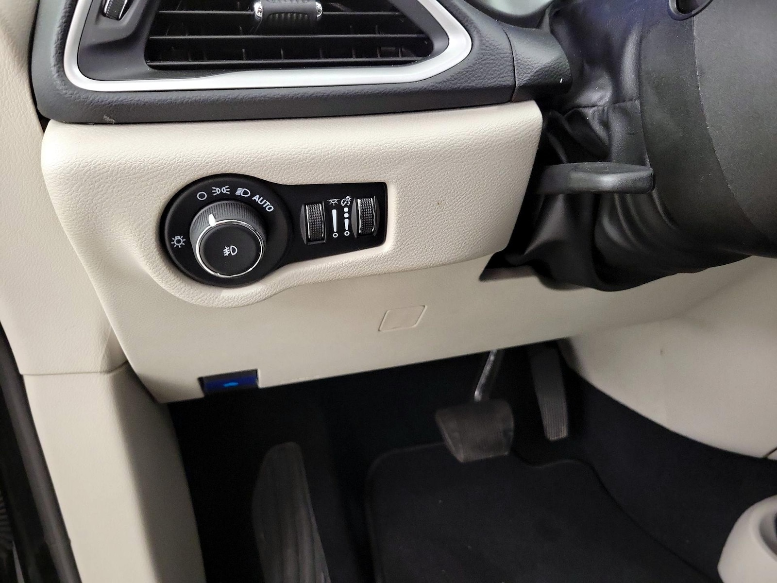 2024 Chrysler Pacifica Touring L - Photo 14