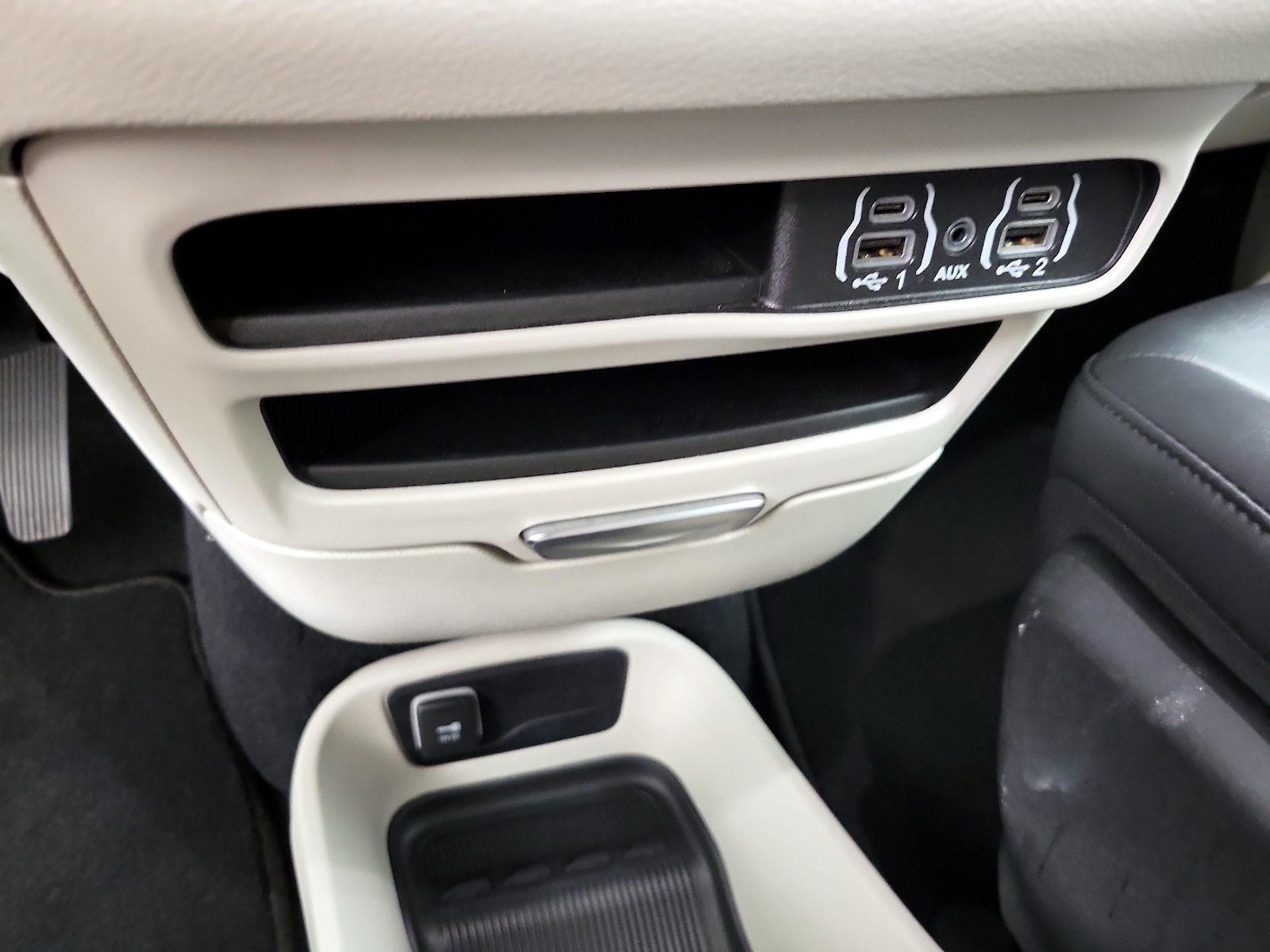 2024 Chrysler Pacifica Touring L - Photo 19
