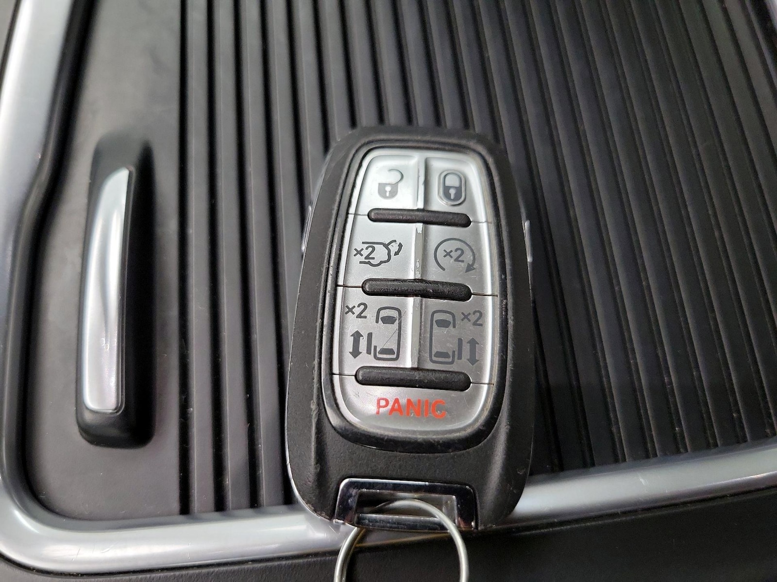 2024 Chrysler Pacifica Touring L - Photo 25