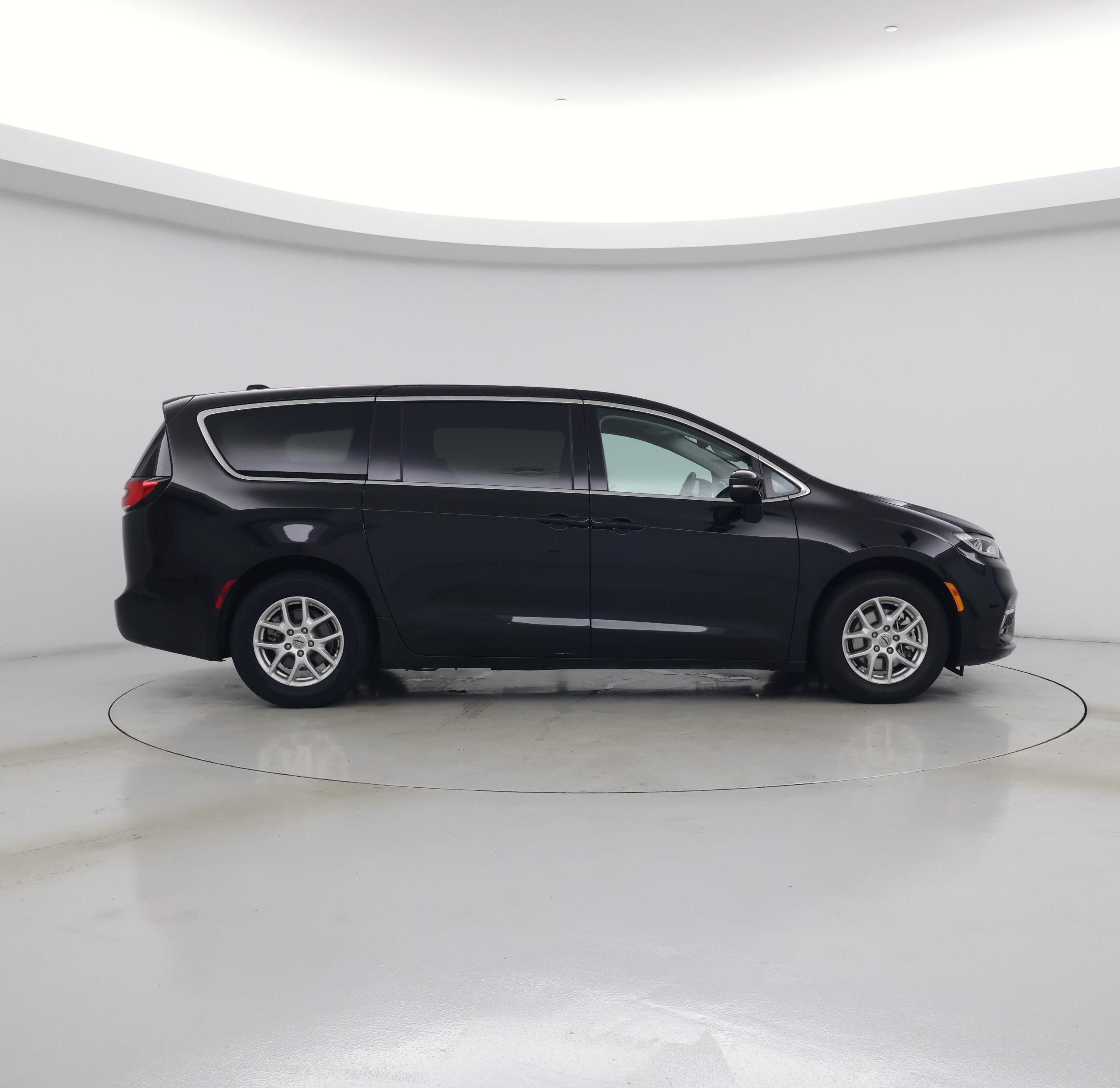 Thumbnail: 2024 Chrysler Pacifica - 7