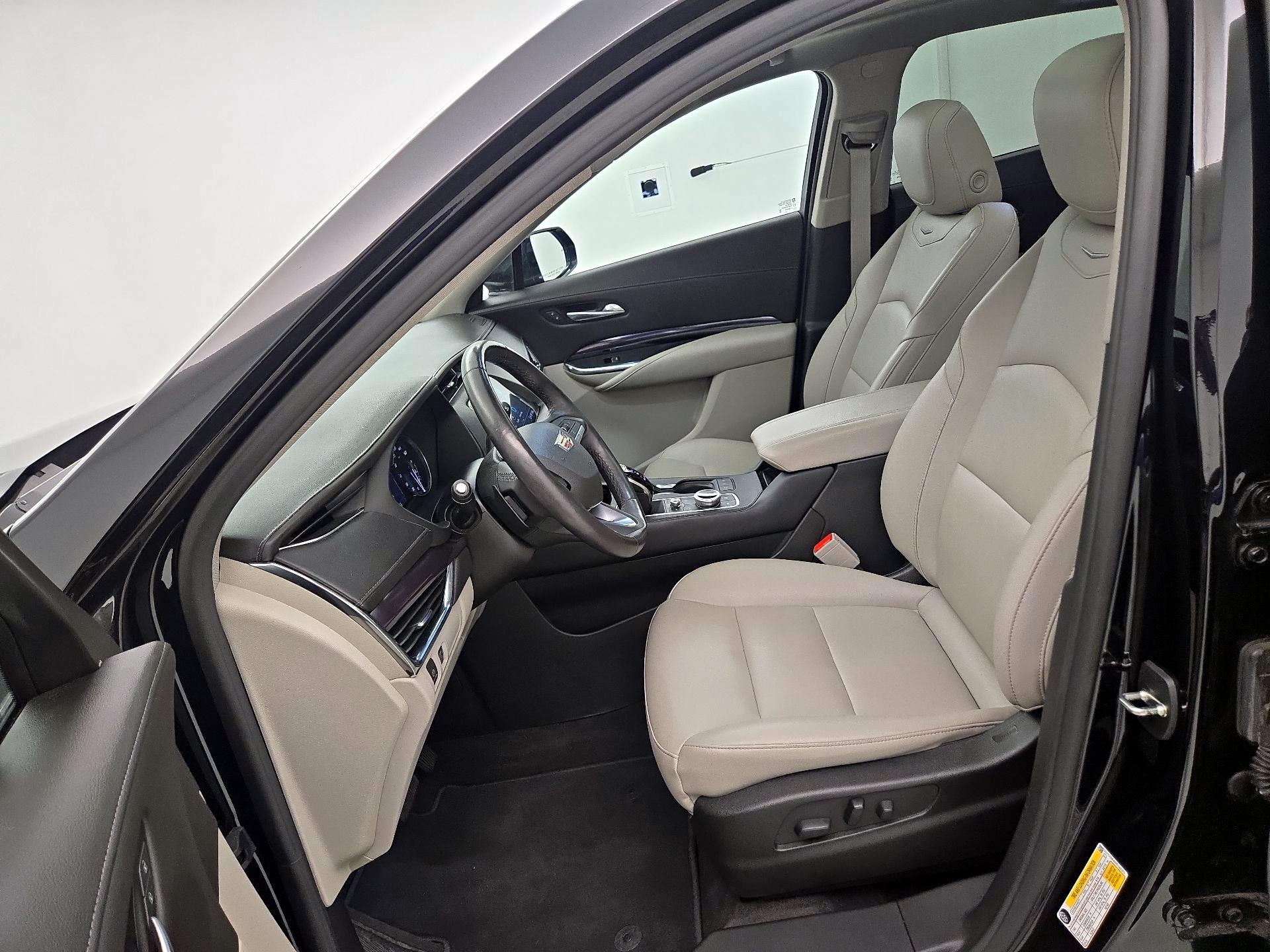 Thumbnail: 2023 Cadillac XT4 - 11