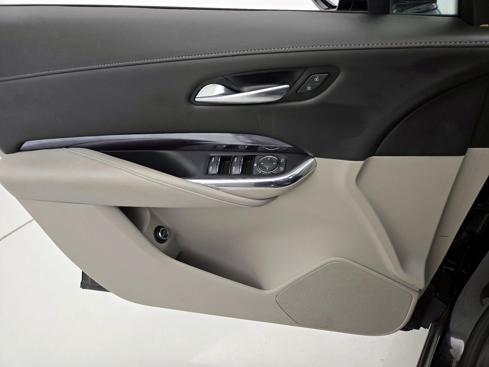 Thumbnail: 2023 Cadillac XT4 - 12