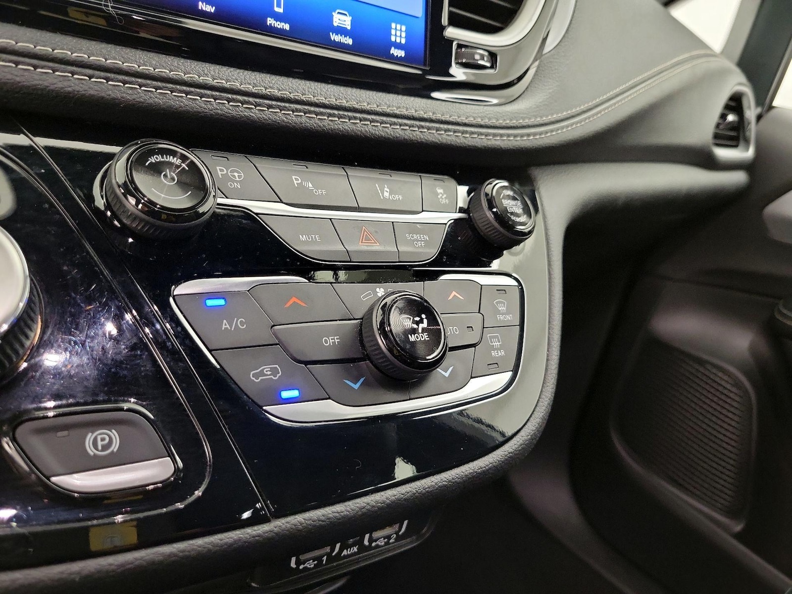 2024 Chrysler Pacifica PHEV Select - Photo 18