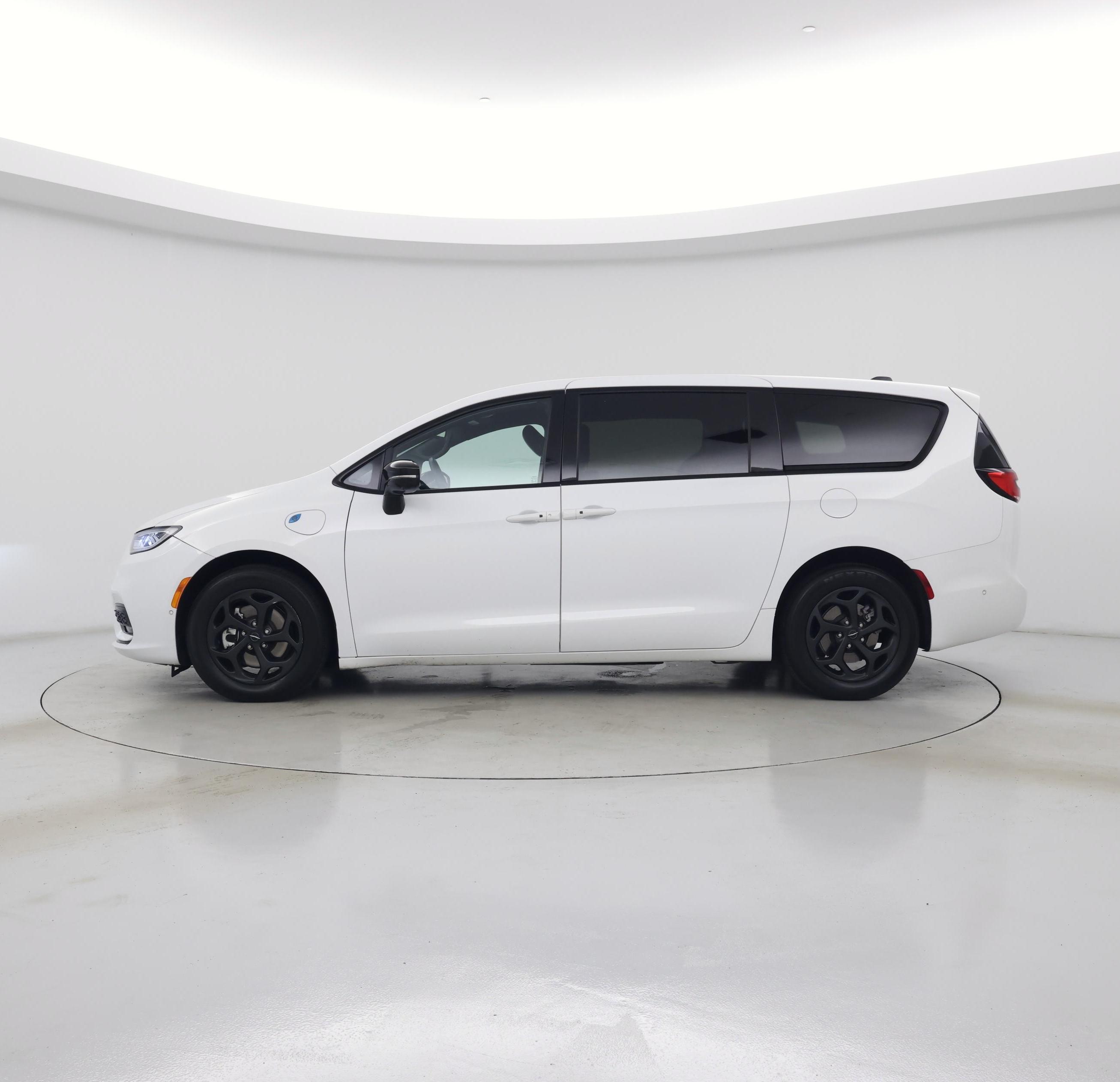 Thumbnail: 2024 Chrysler Pacifica - 3