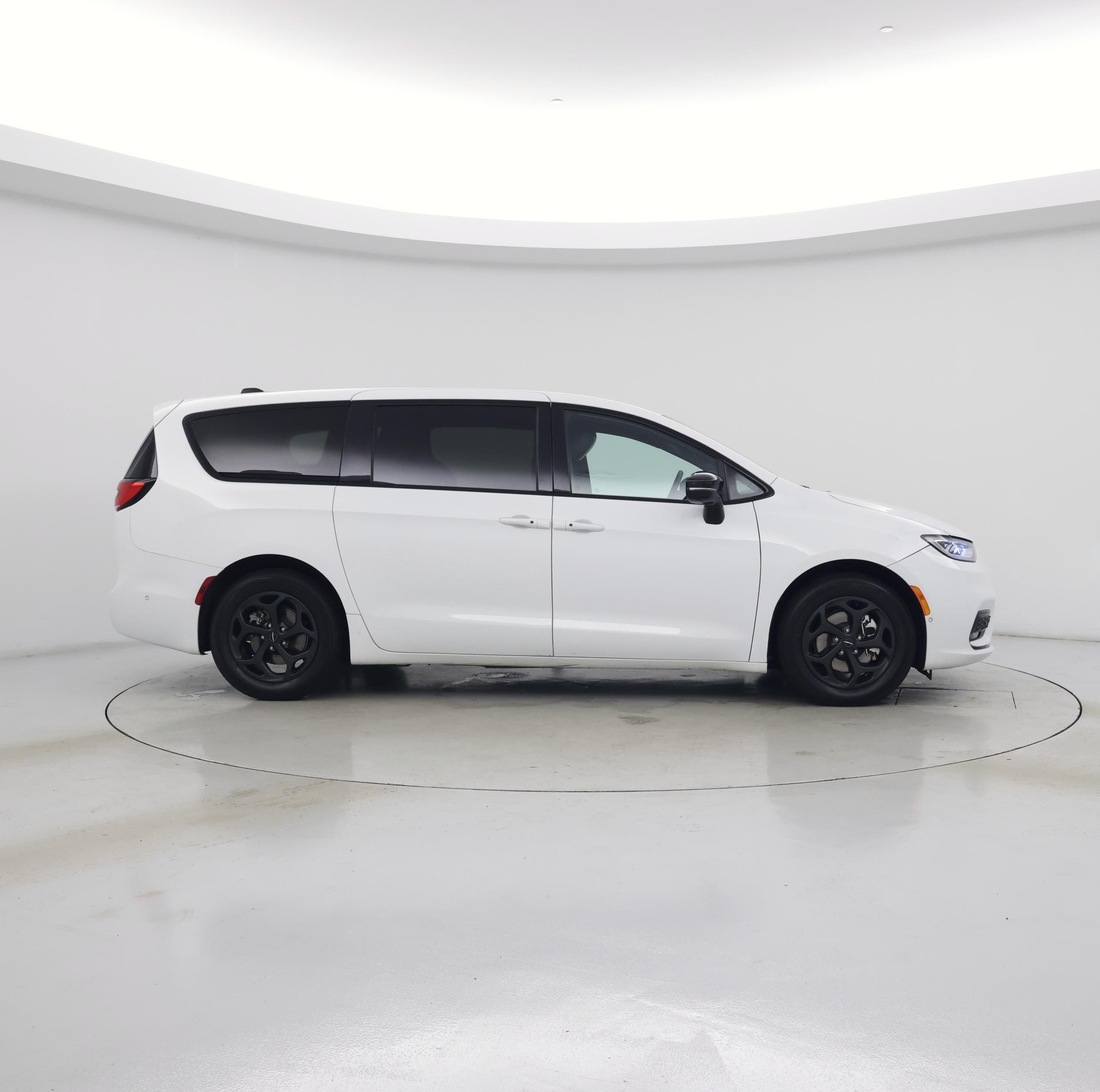 Thumbnail: 2024 Chrysler Pacifica - 7