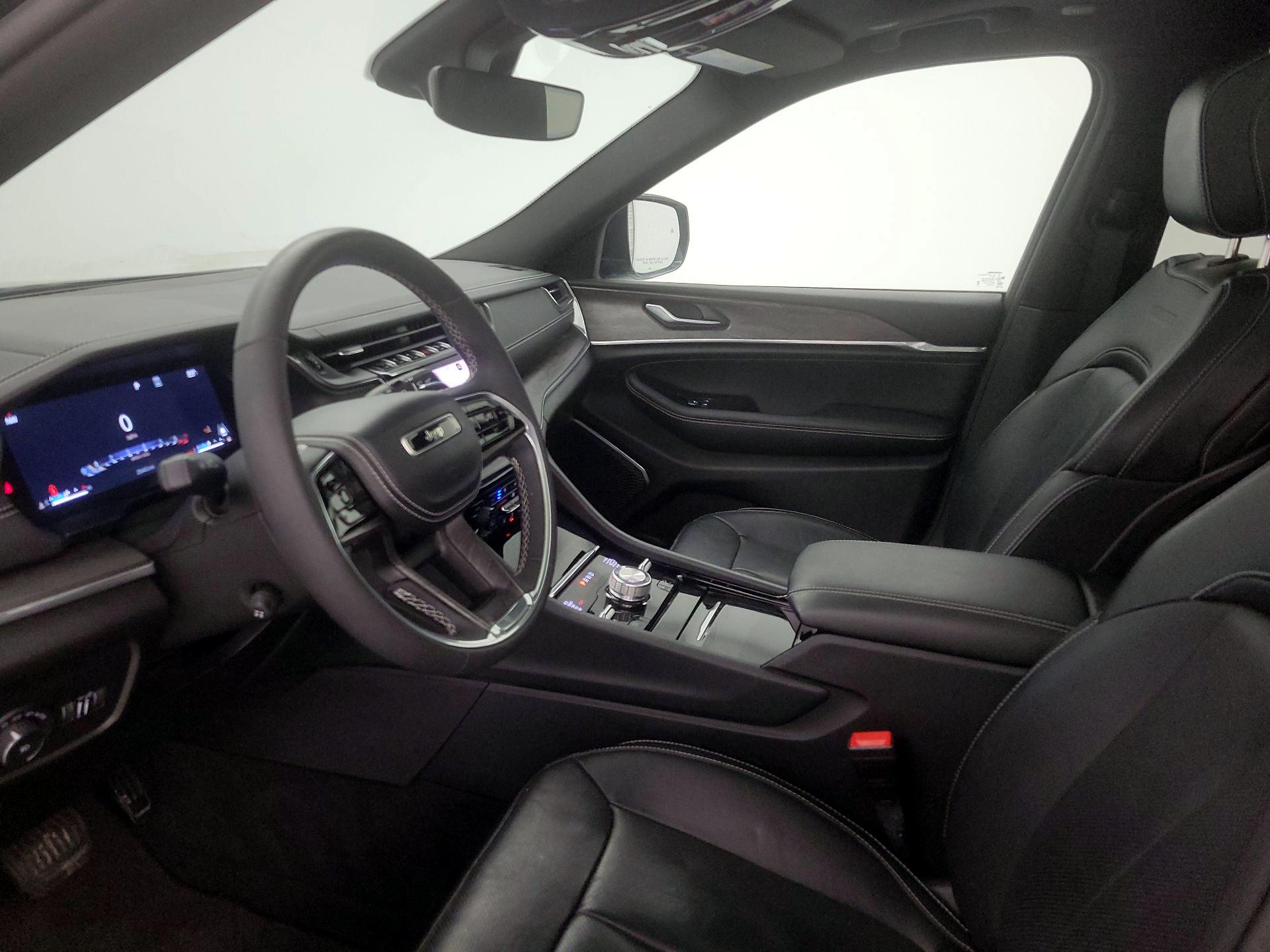 Thumbnail: 2023 Jeep Grand Cherokee - 11