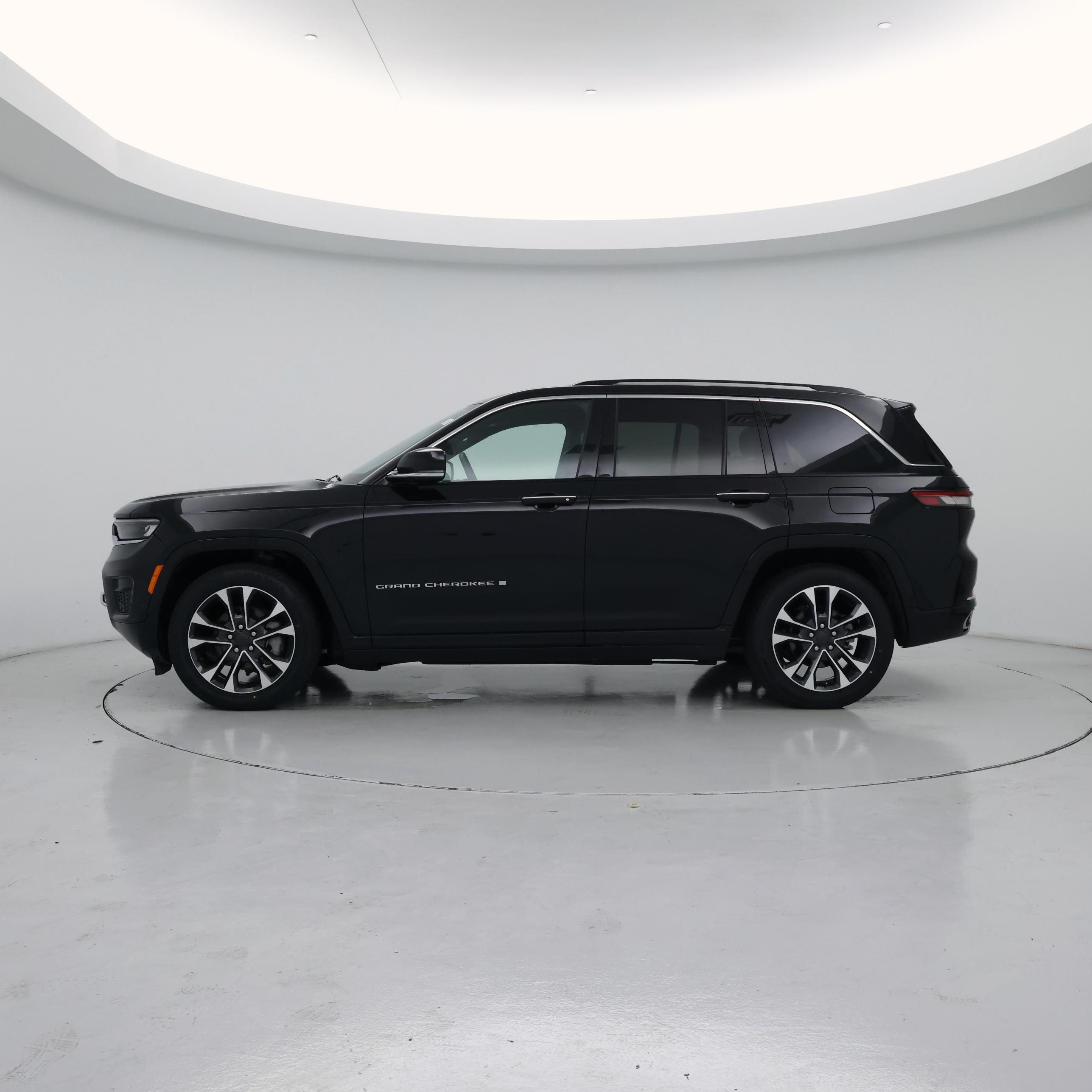 Thumbnail: 2023 Jeep Grand Cherokee - 3