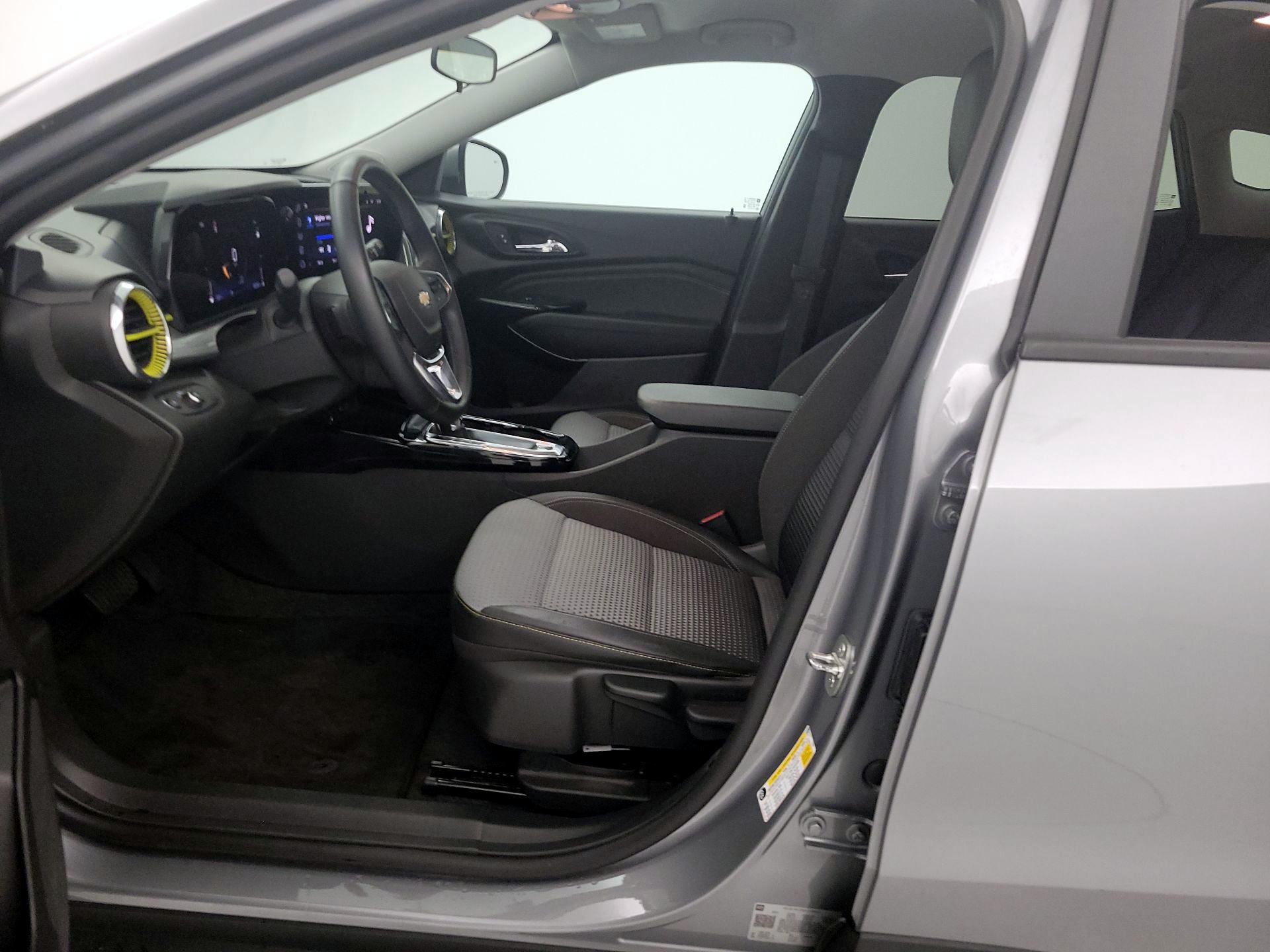 Thumbnail: 2024 Chevrolet Trax - 11