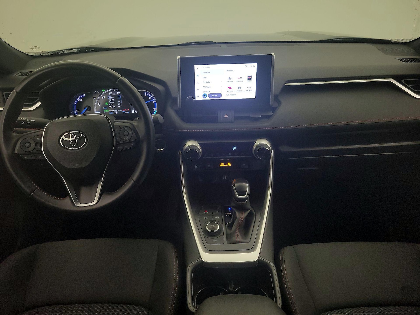 2023 Toyota RAV4 SE - Photo 10