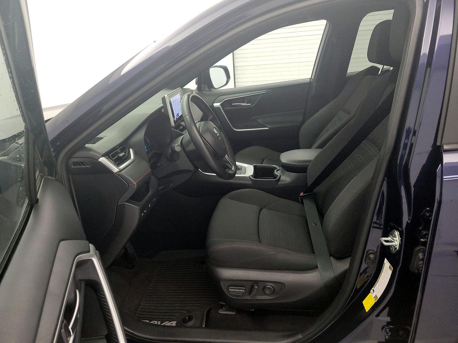 2023 Toyota RAV4 SE - Photo 12