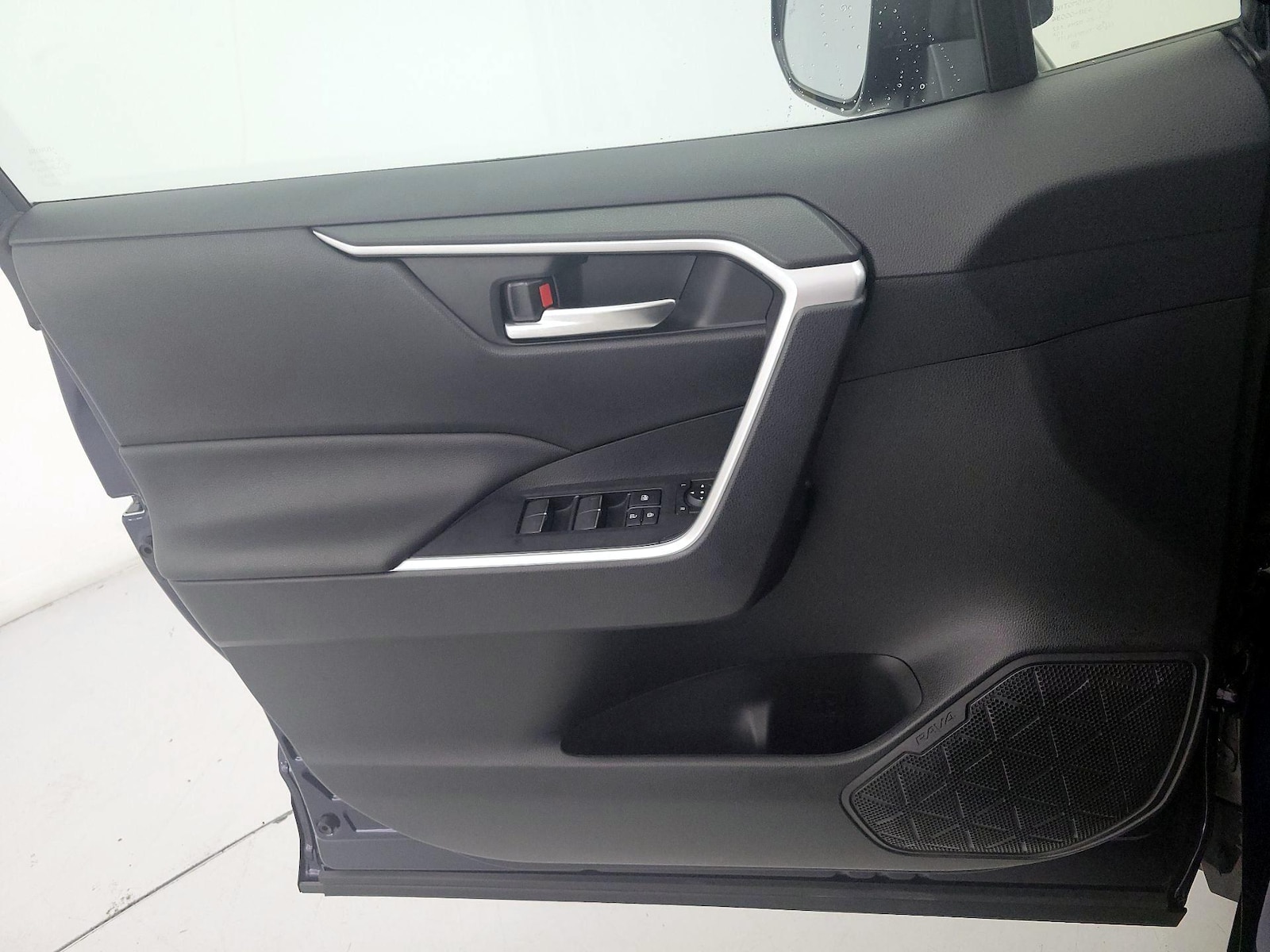2023 Toyota RAV4 SE - Photo 13
