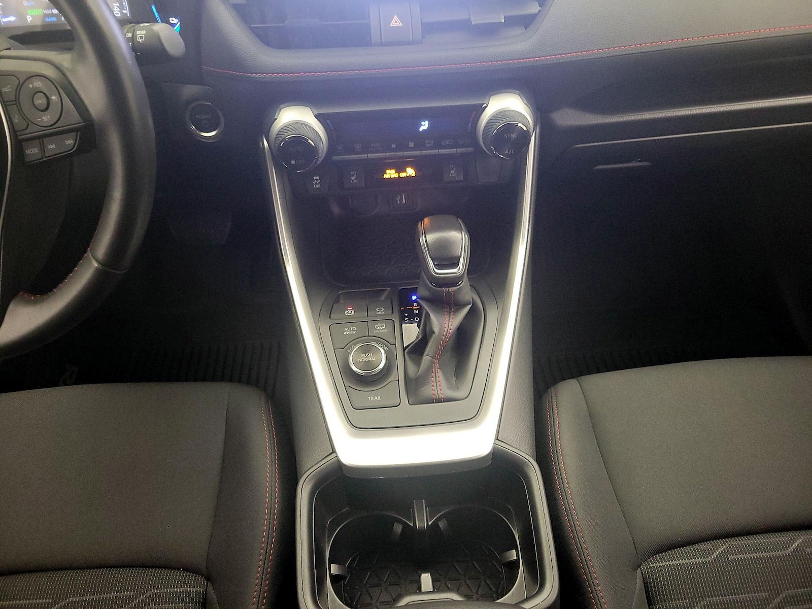 2023 Toyota RAV4 SE - Photo 18