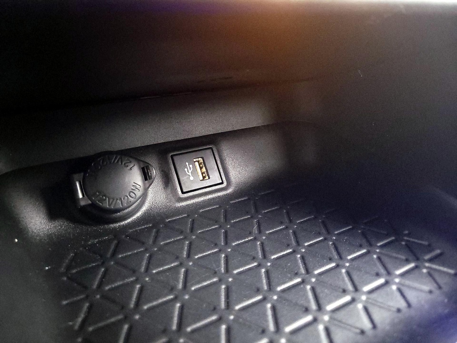 2023 Toyota RAV4 SE - Photo 19
