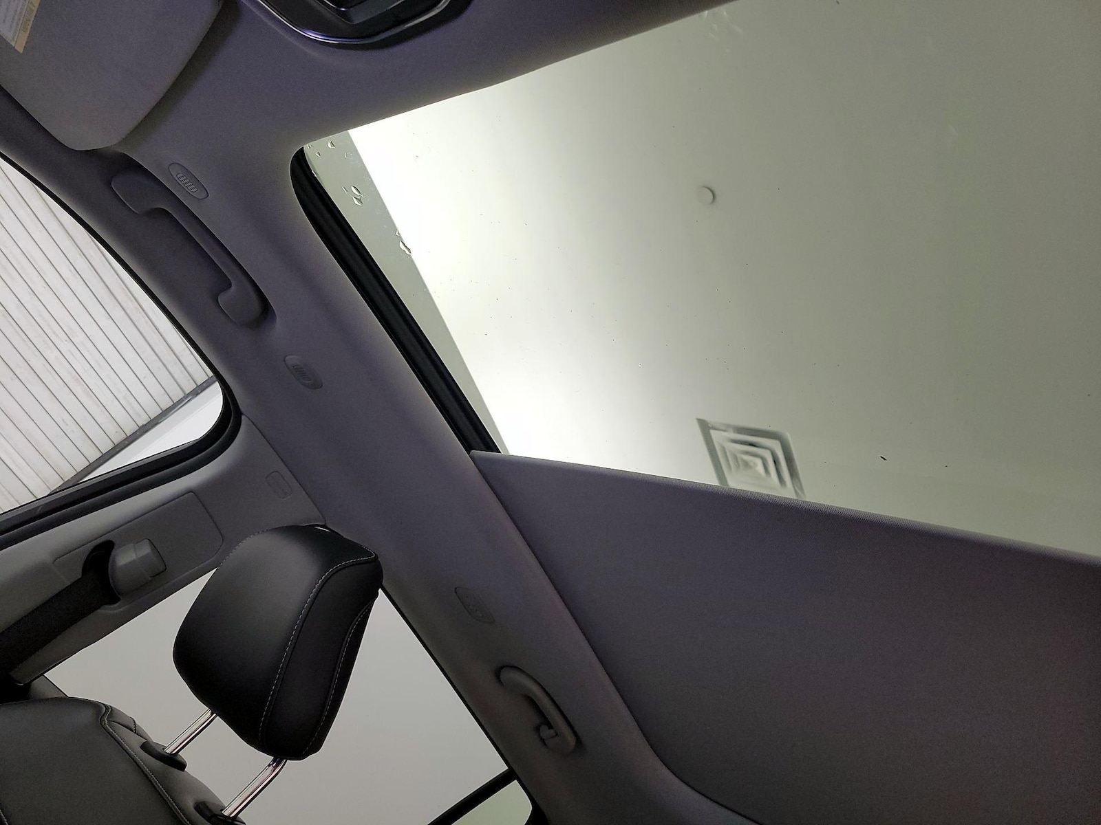 Sunroof(s) & Overhead Airbags