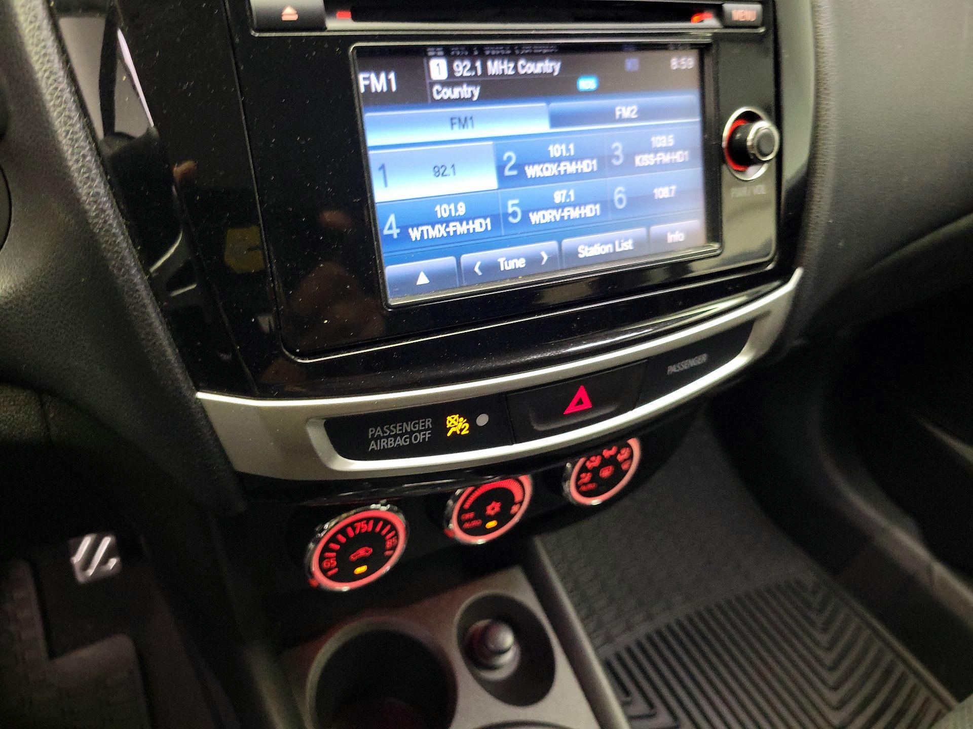 Thumbnail: 2015 Mitsubishi Outlander Sport - 15